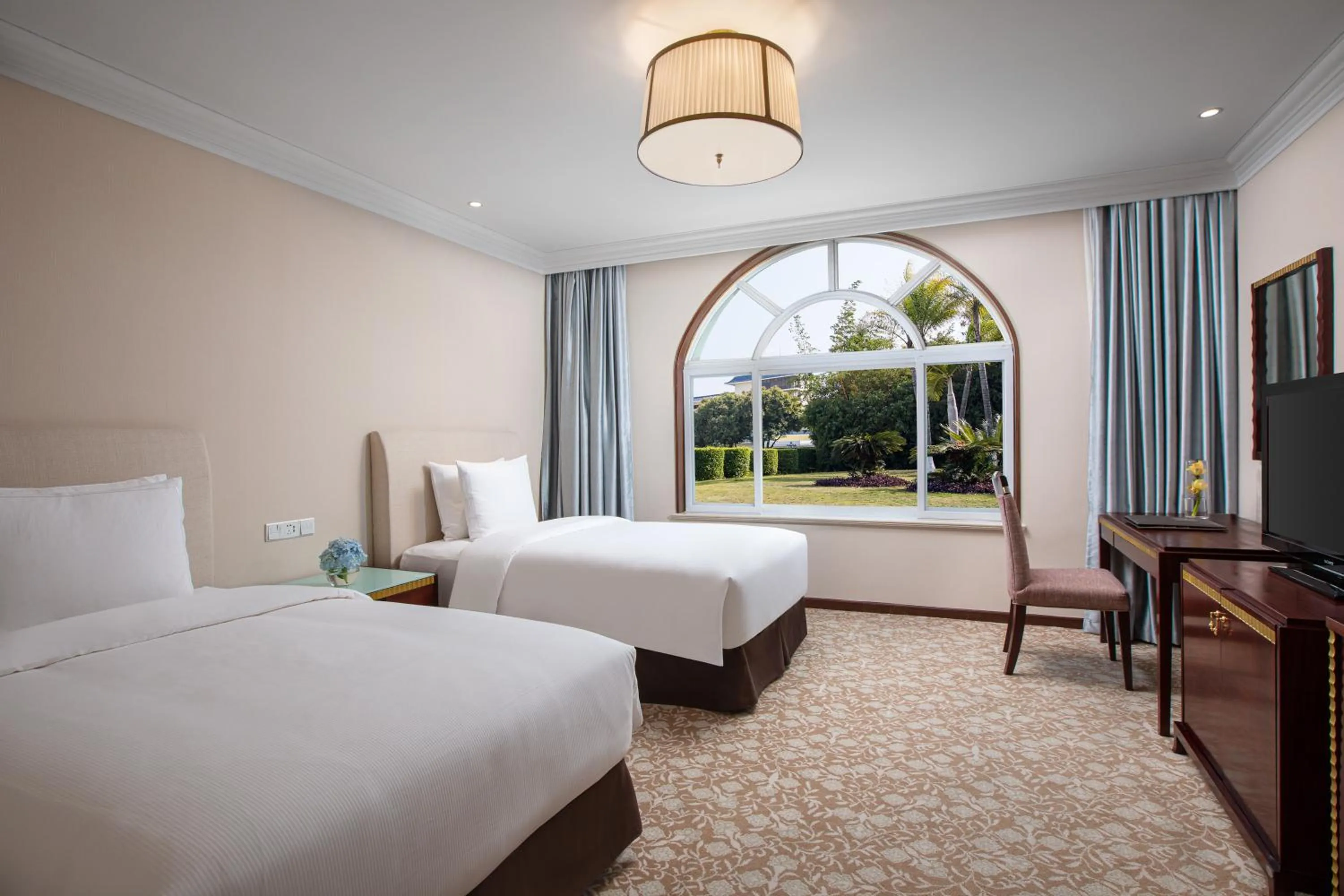 Photo of the whole room, Bed in Xiamen C&D Hotel