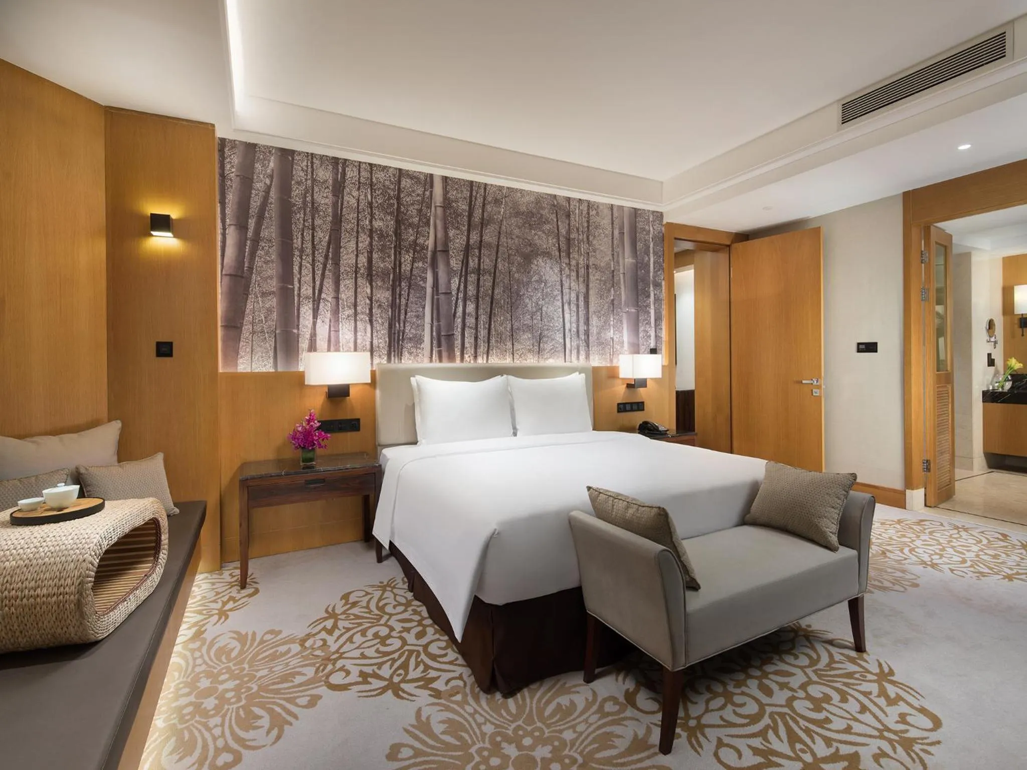 Photo of the whole room, Bed in Xiamen C&D Hotel