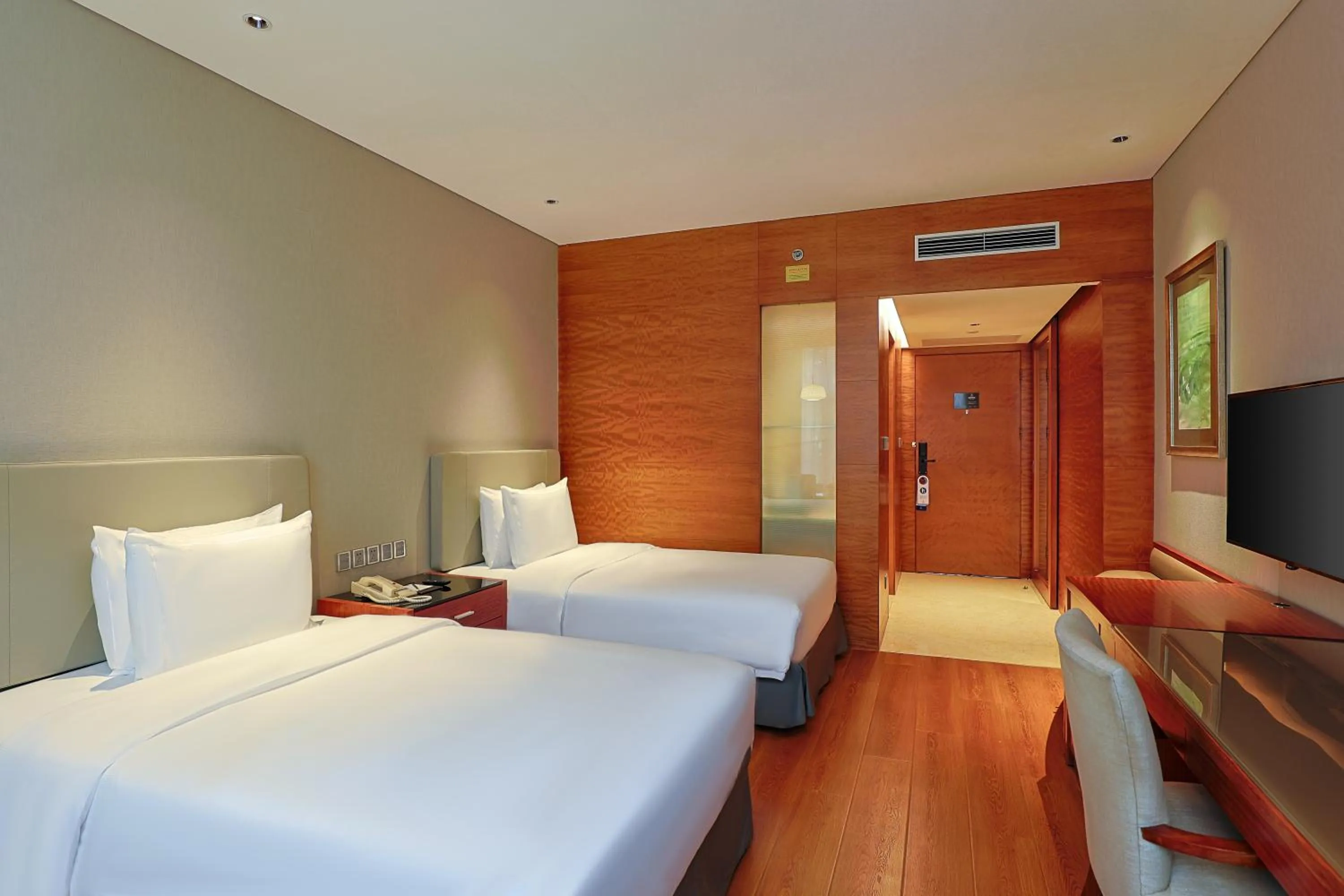 Bedroom, Bed in Xiamen C&D Hotel