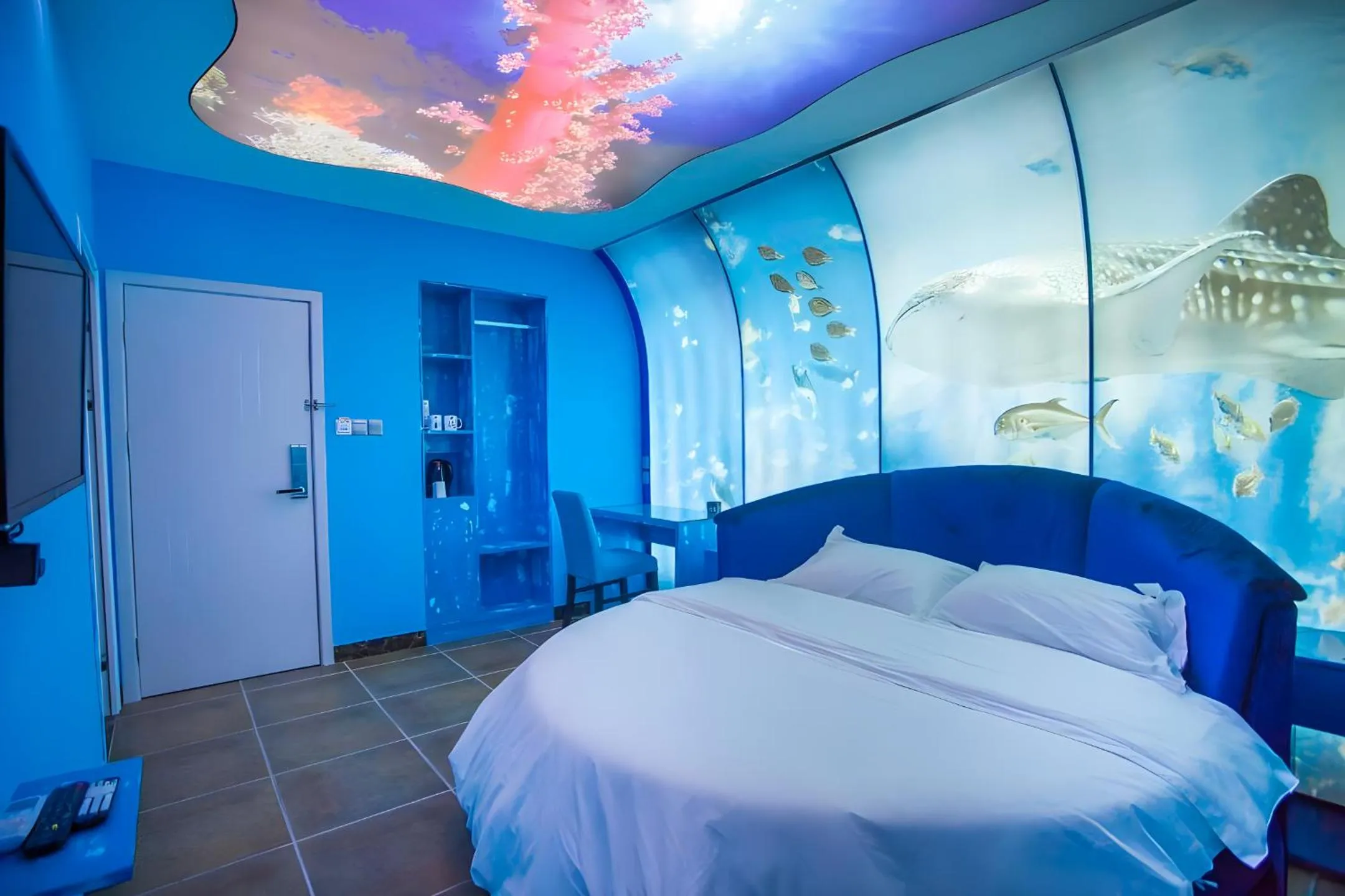 Photo of the whole room, Bed in Zhangjiajie Cat Theme Inn