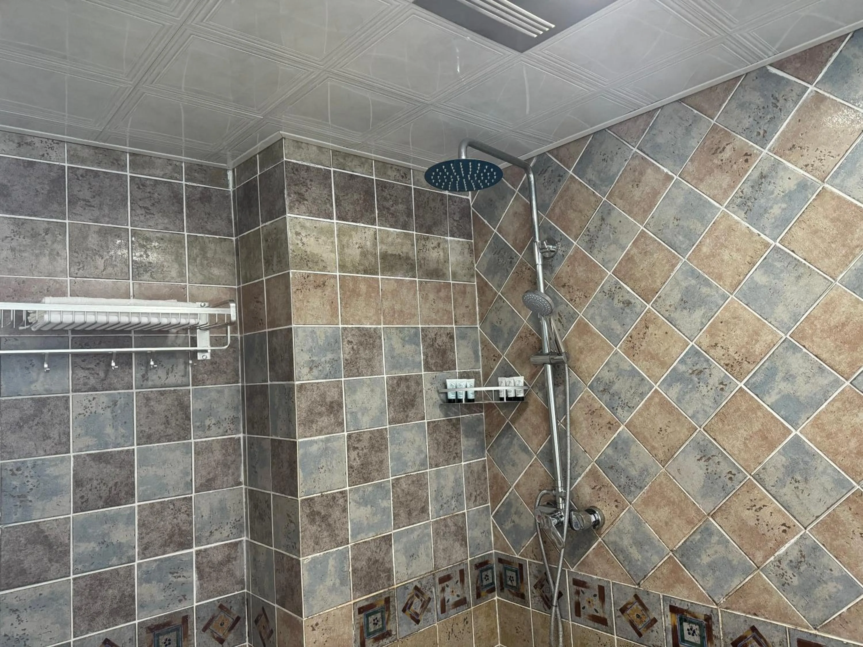 Shower in Zhangjiajie Cat Theme Inn