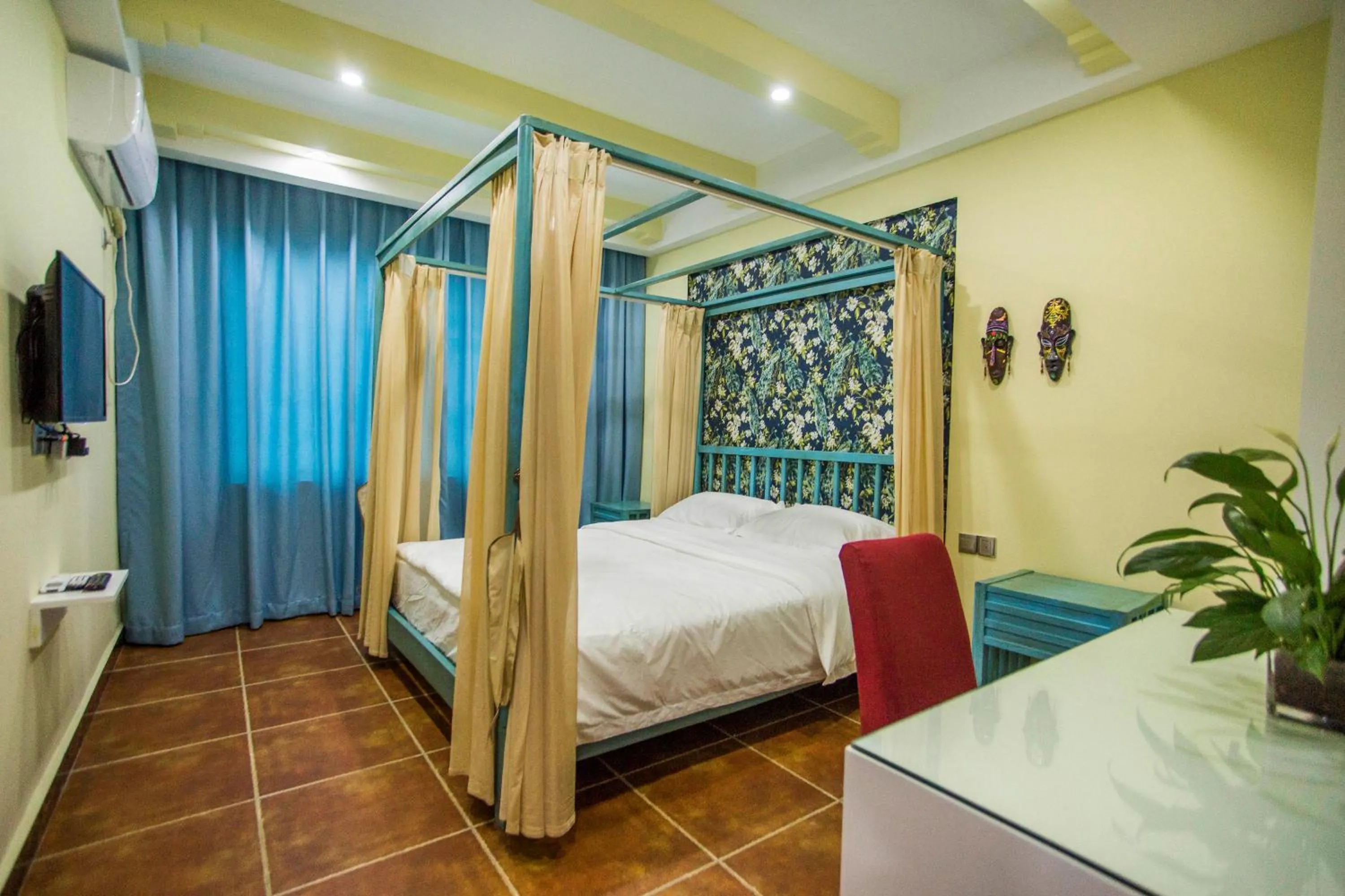 Photo of the whole room, Bed in Zhangjiajie Cat Theme Inn