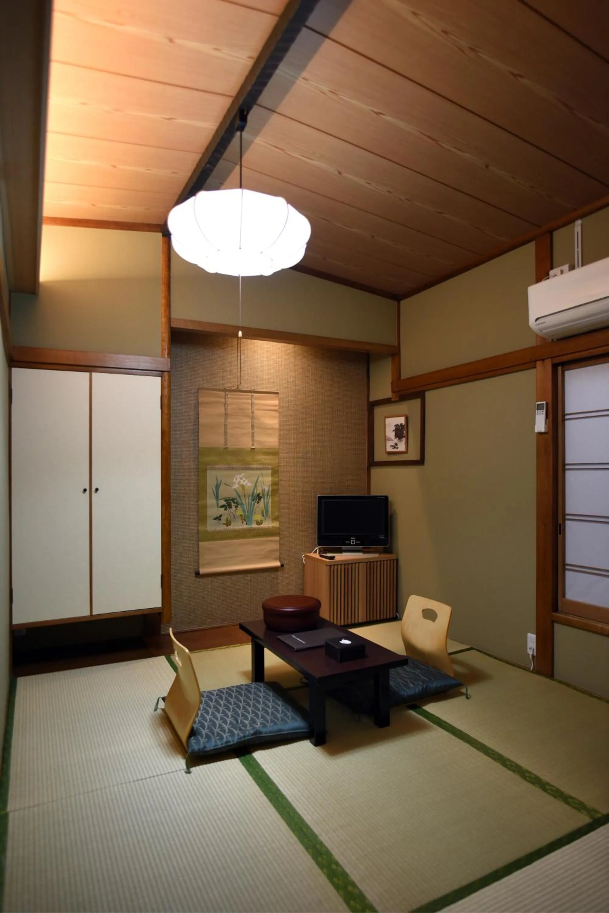 Photo of the whole room in Ryokan Sansuiso