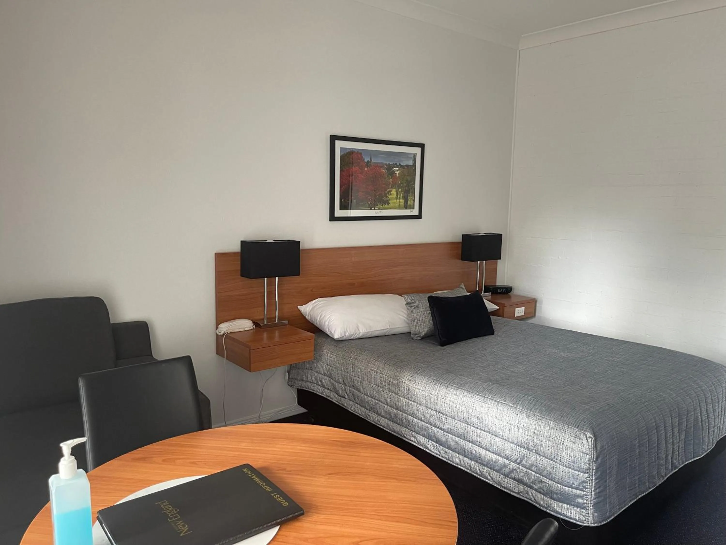 Bed in Westwood Motor Inn