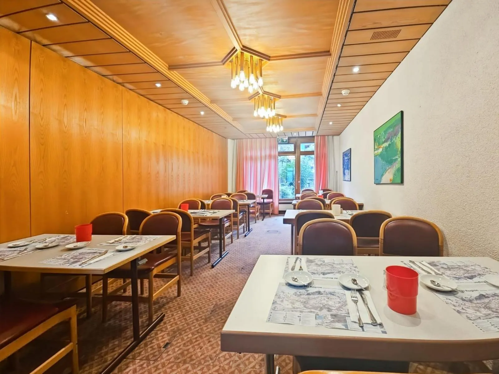 Restaurant/places to eat in Hotel Aeschi Park