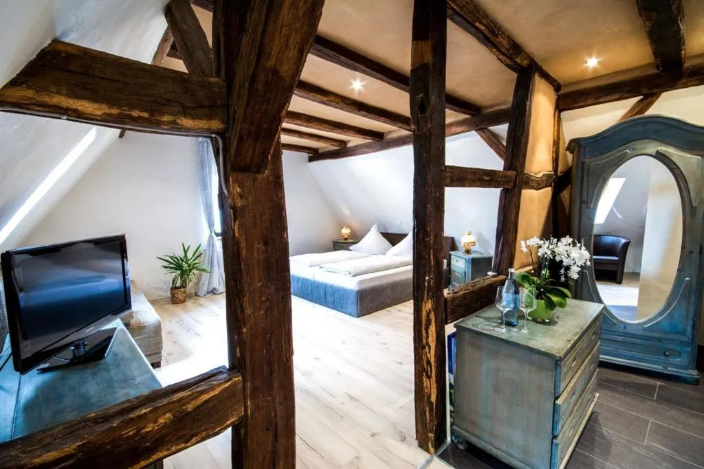 Photo of the whole room, Bed in Haus am Heiner Geißler Platz by Landgasthof Zickler