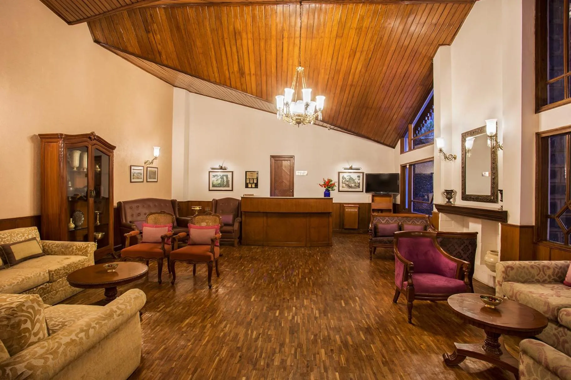Living room in The Naini Retreat, Nainital by Leisure Hotels