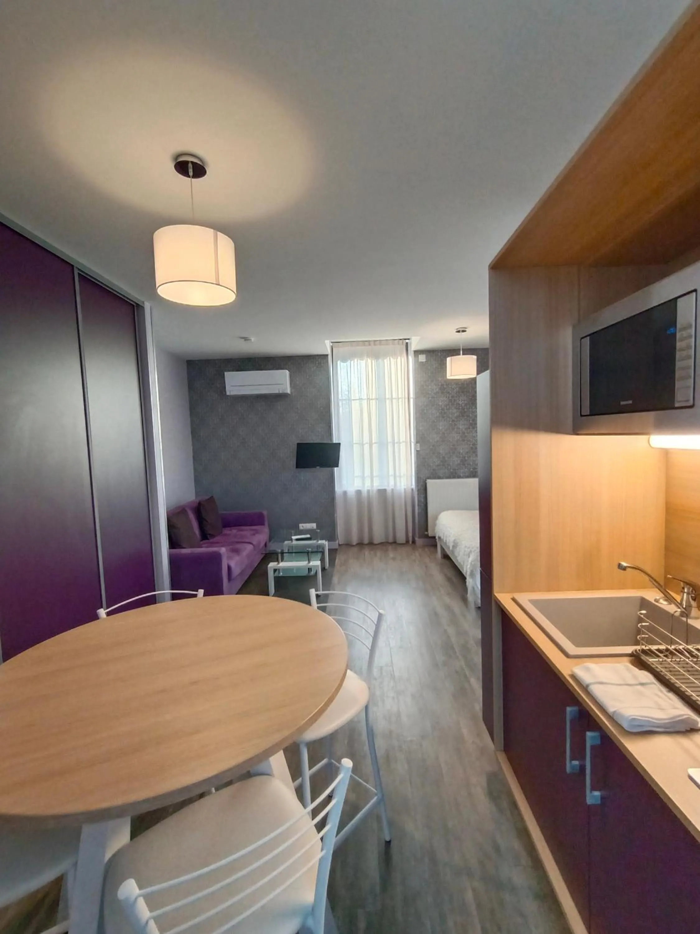 TV and multimedia in Appart'Hotel Parc Johan