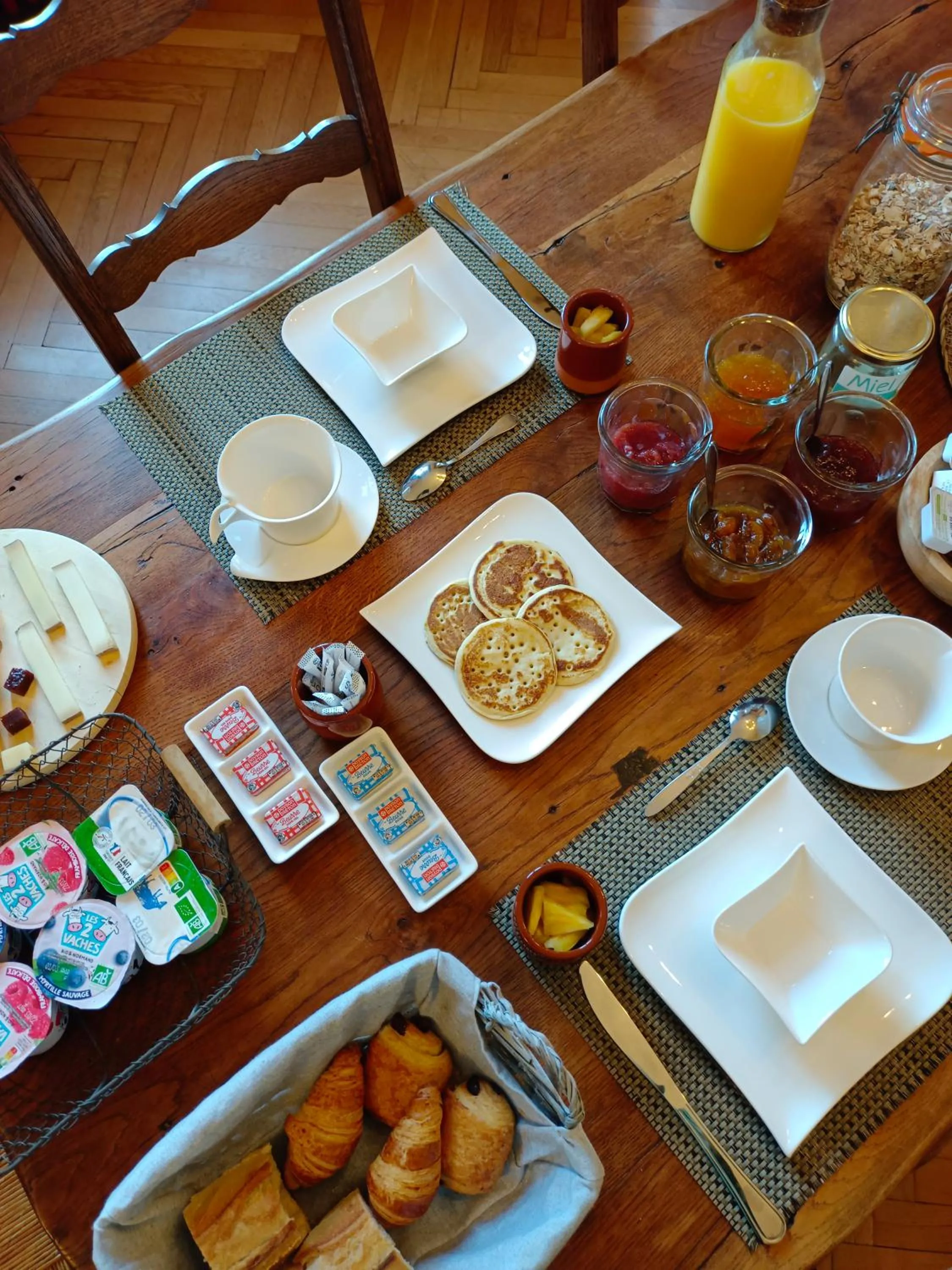 Breakfast in Appart'Hotel Parc Johan