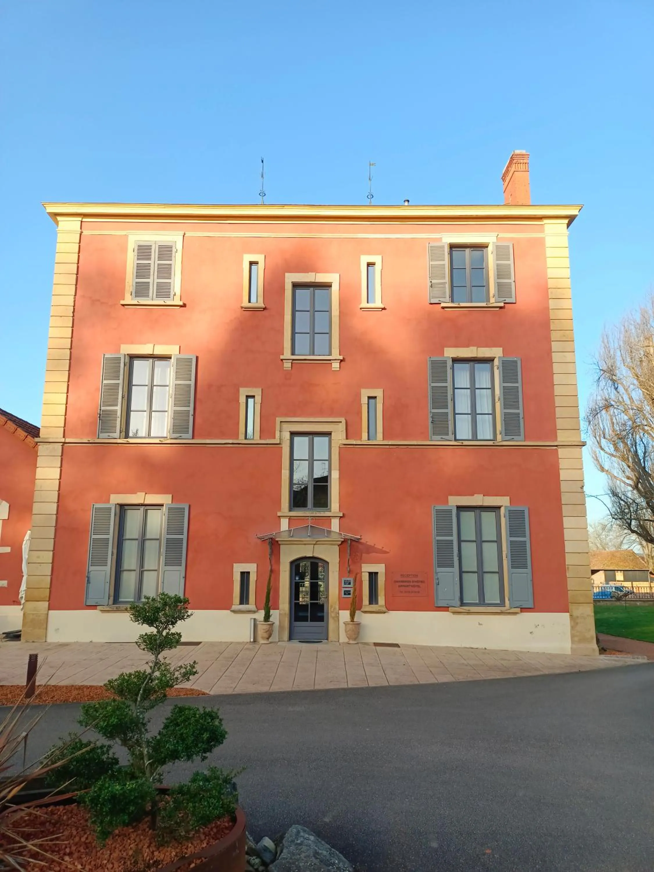 Property building in Appart'Hotel Parc Johan