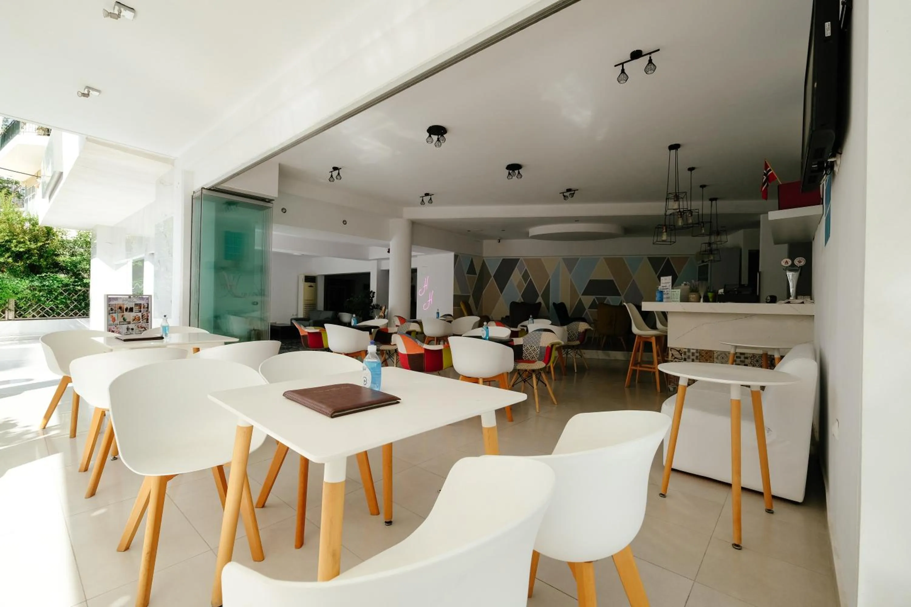 Restaurant/places to eat in Helena Hotel