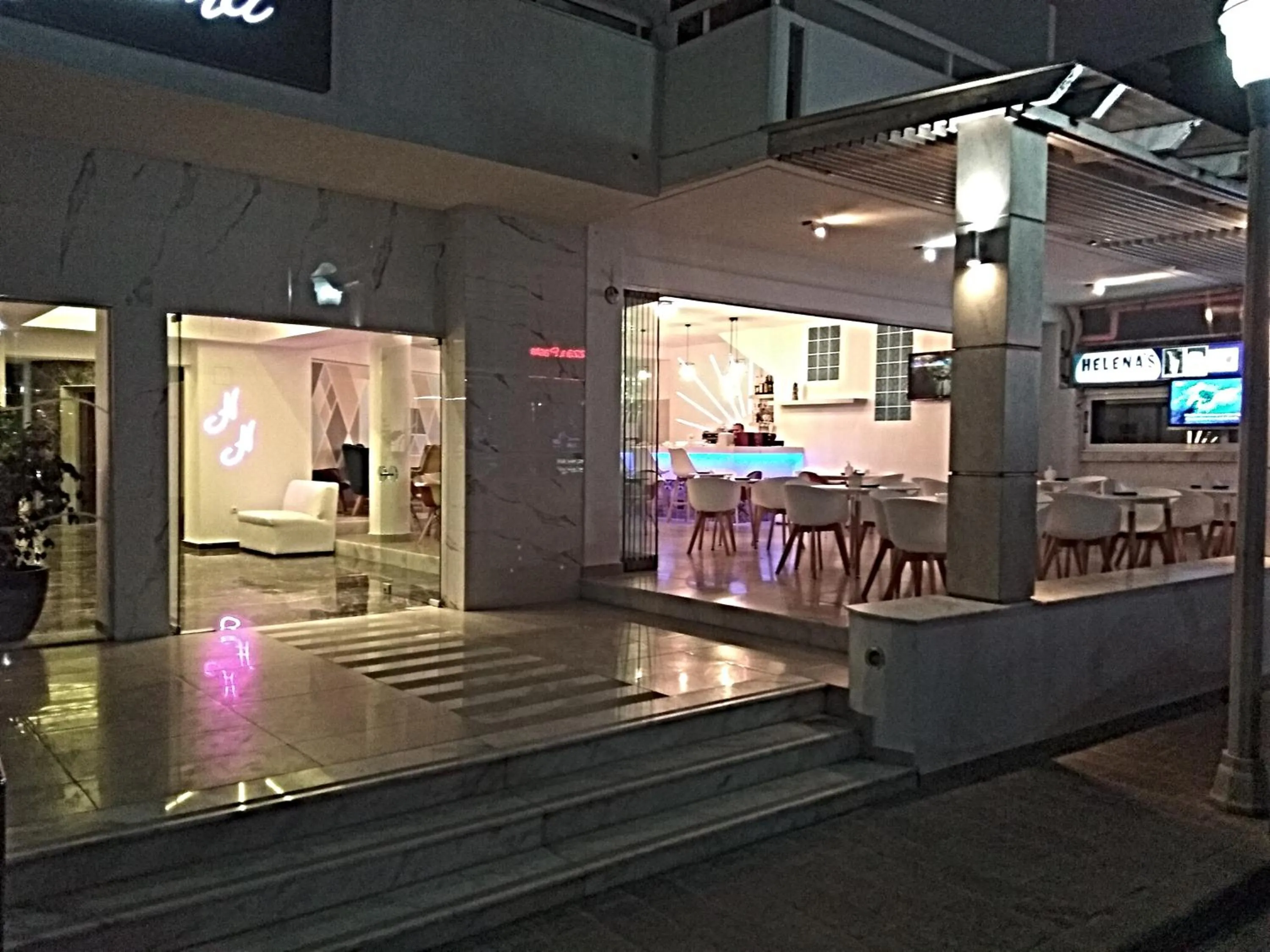 Facade/entrance in Helena Hotel