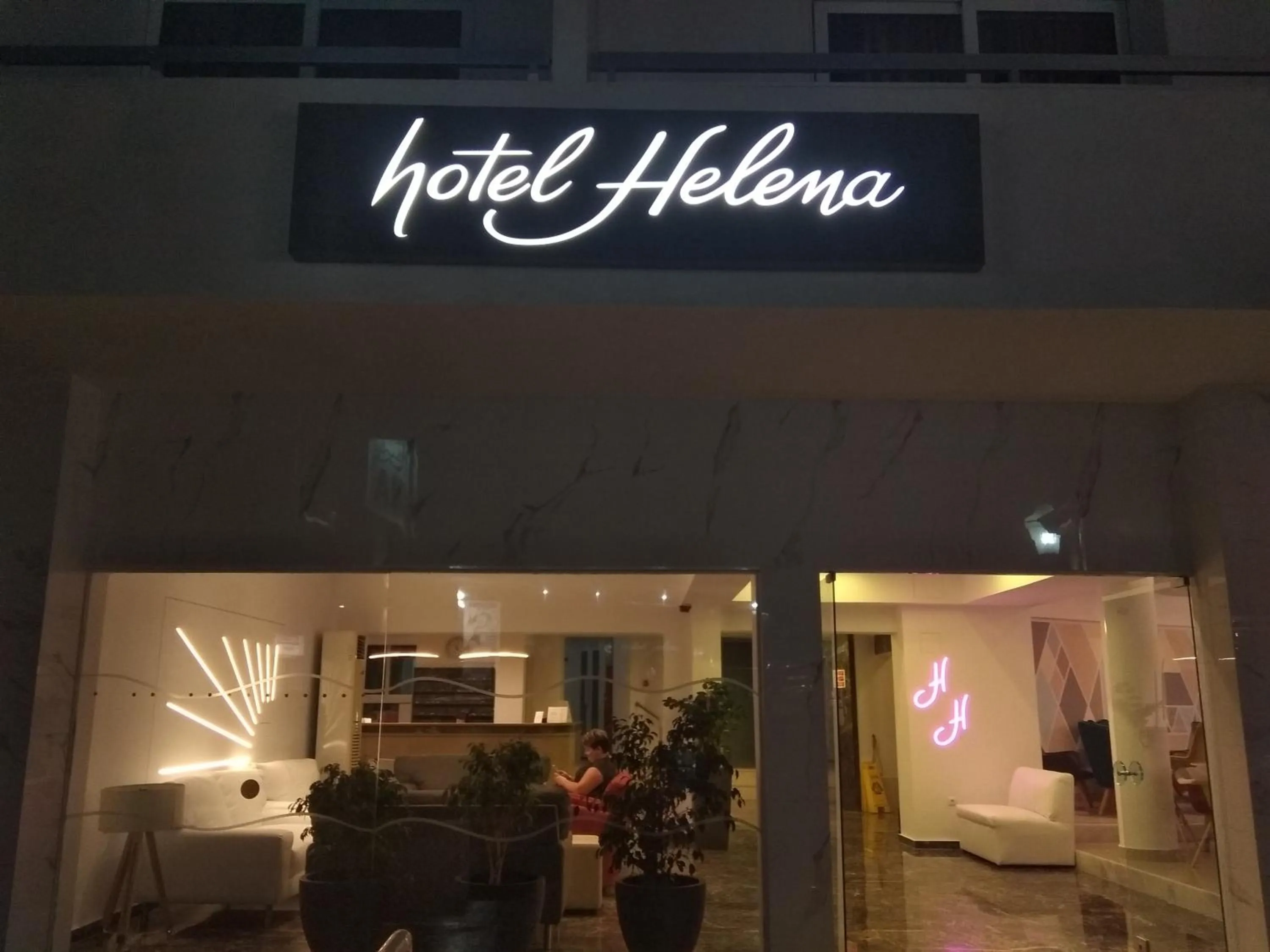 Facade/entrance in Helena Hotel