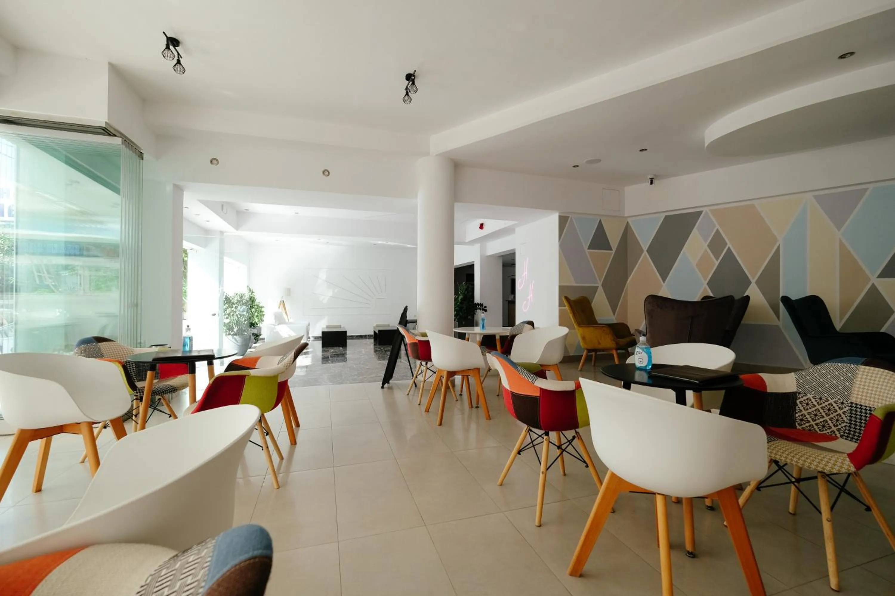 Restaurant/places to eat in Helena Hotel