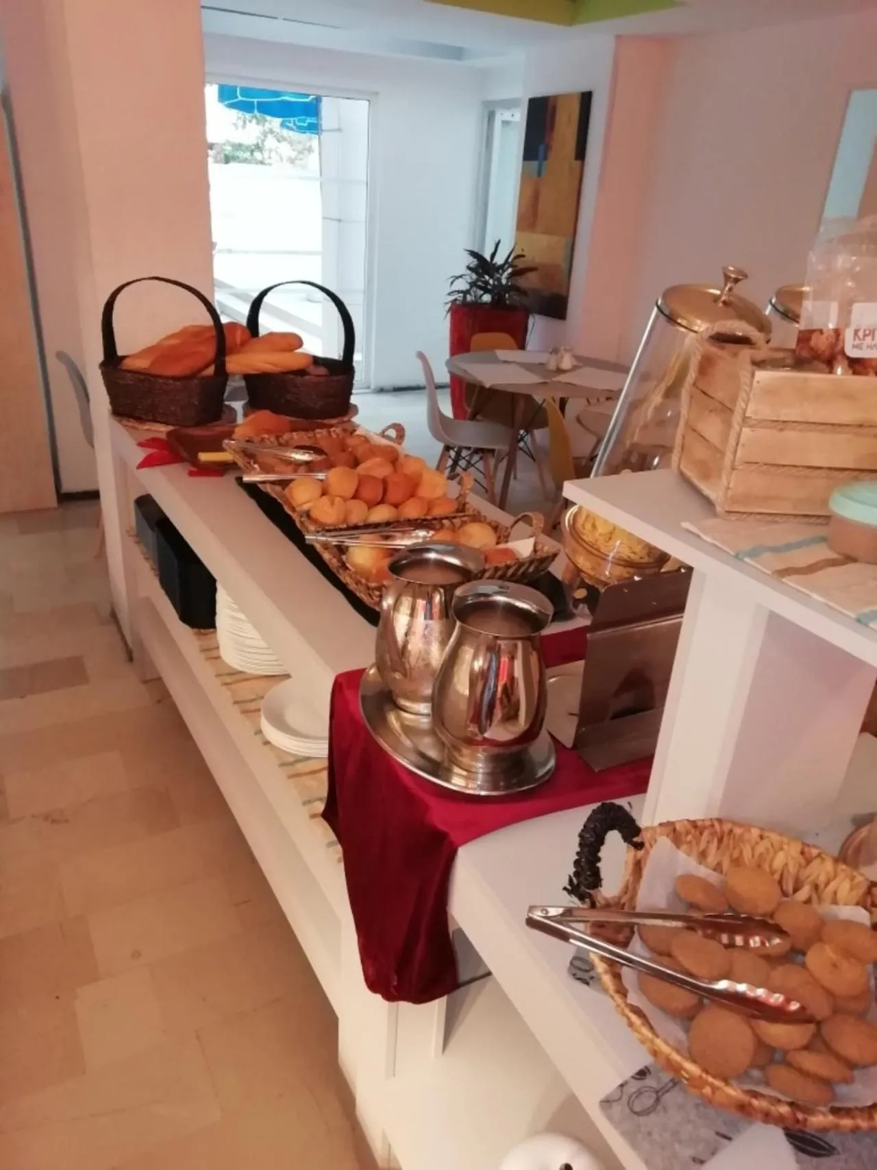 Food and drinks in Helena Hotel