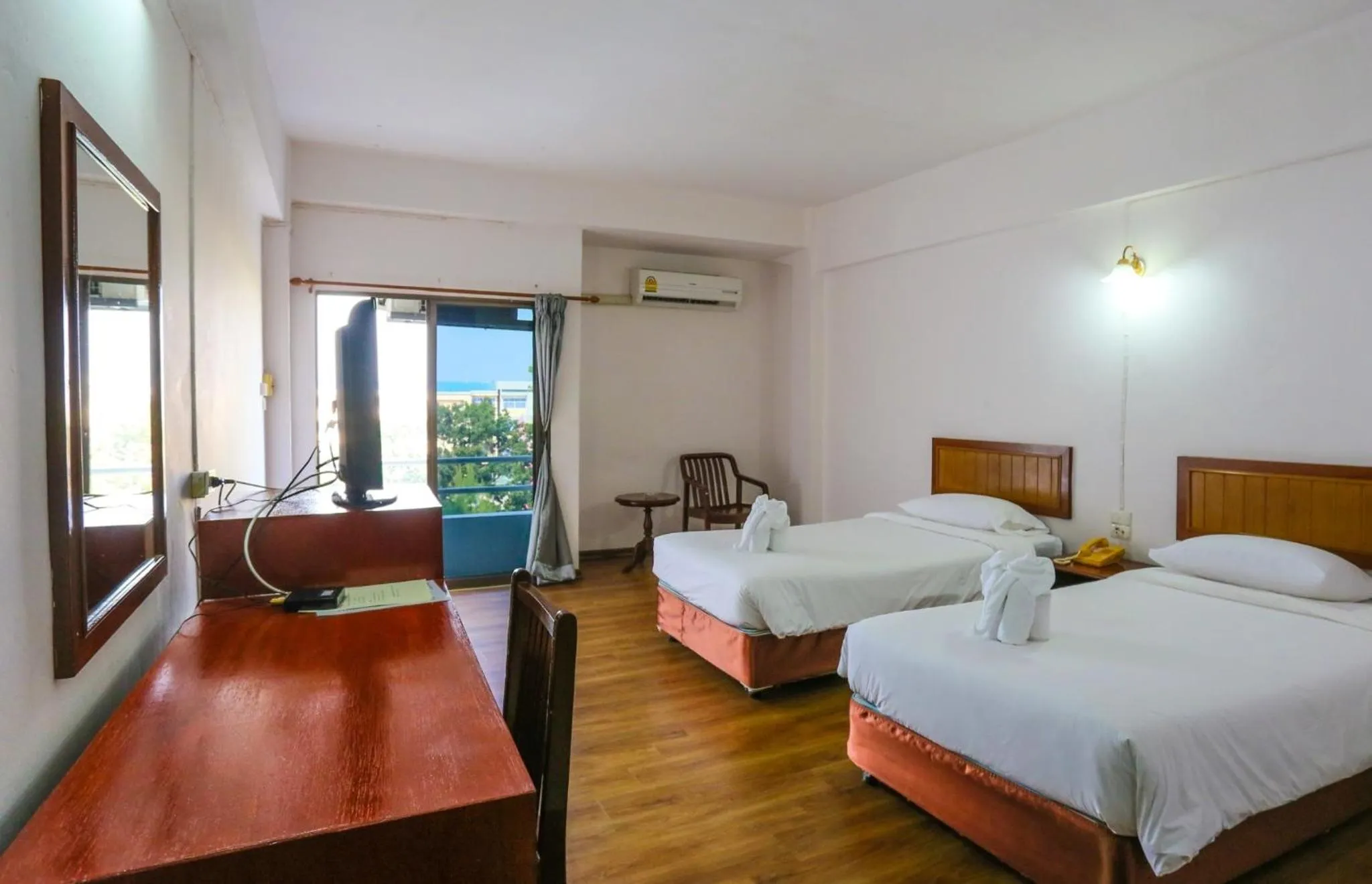 Photo of the whole room, Bed in Wiangwalee Hotel