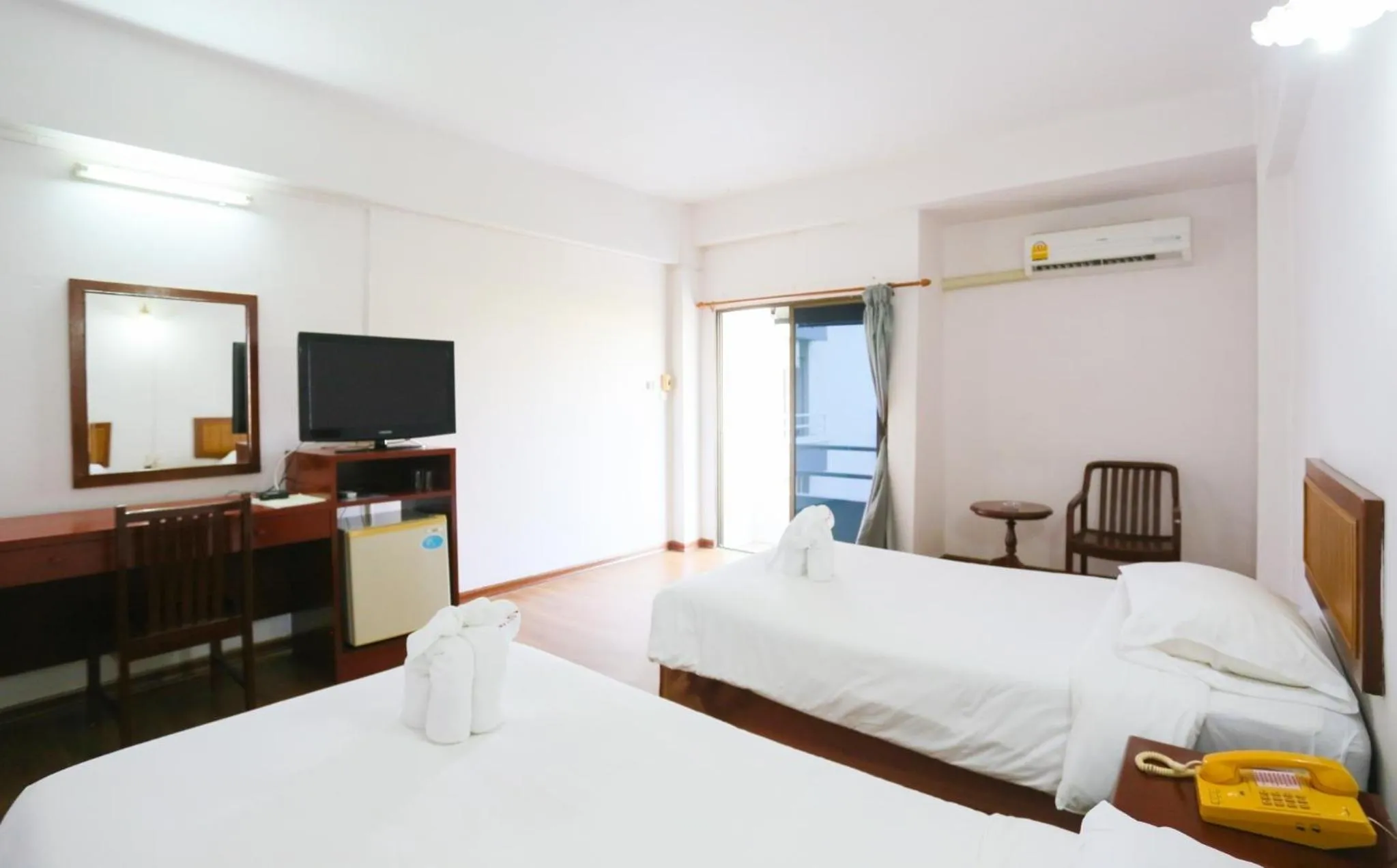 TV and multimedia, Bed in Wiangwalee Hotel