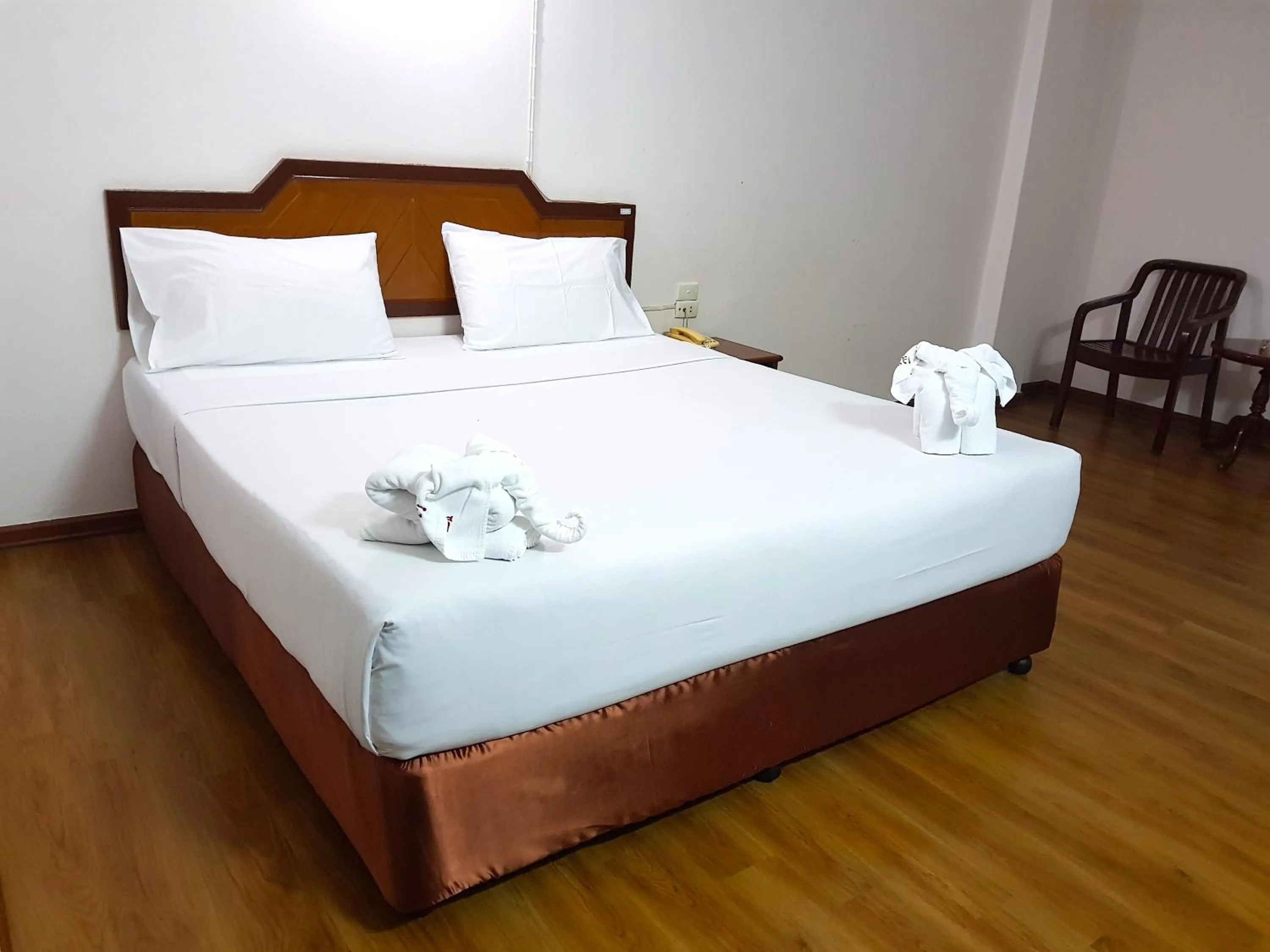 Bedroom, Bed in Wiangwalee Hotel