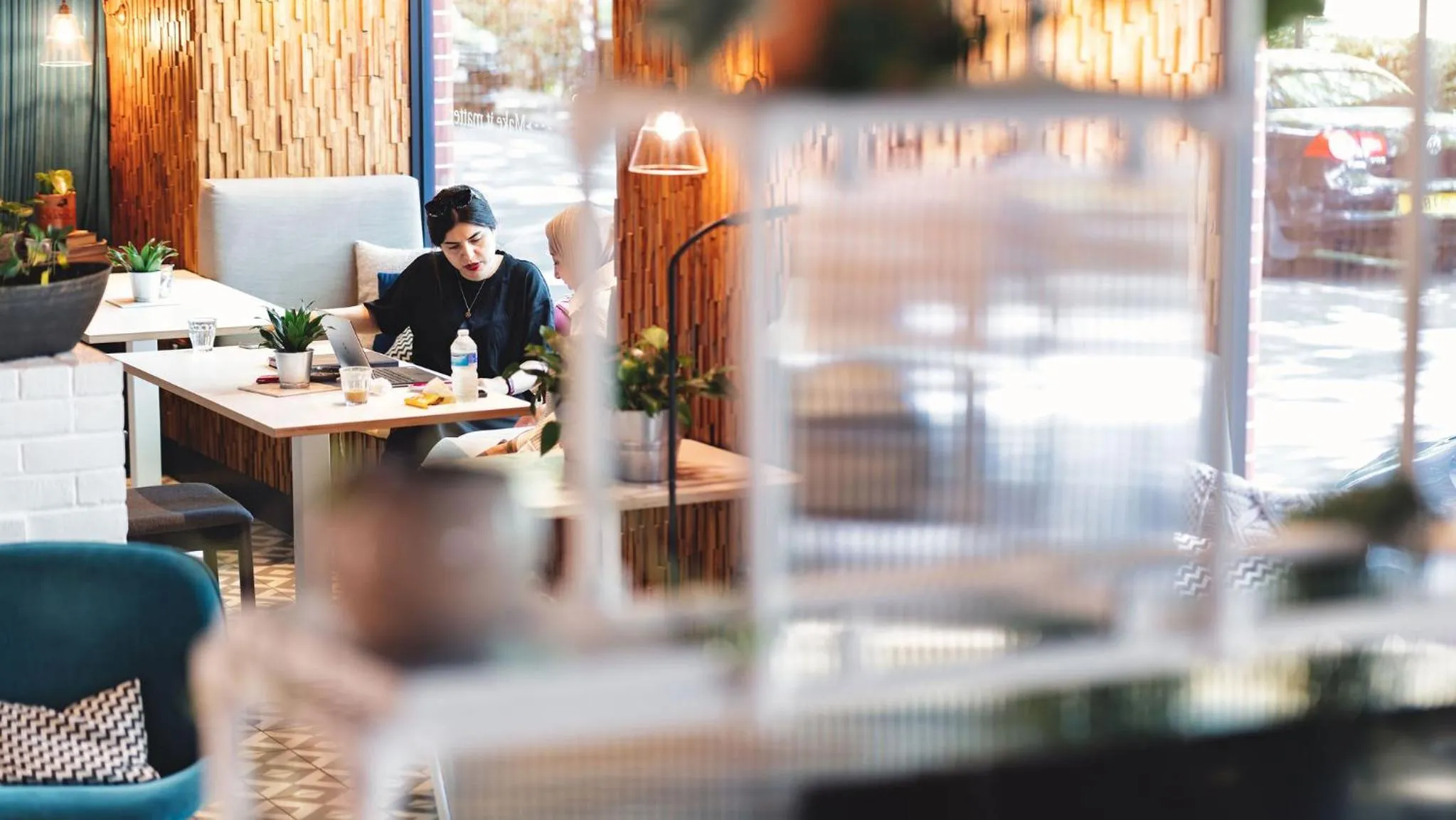 Lounge or bar in room2 Southampton Hometel