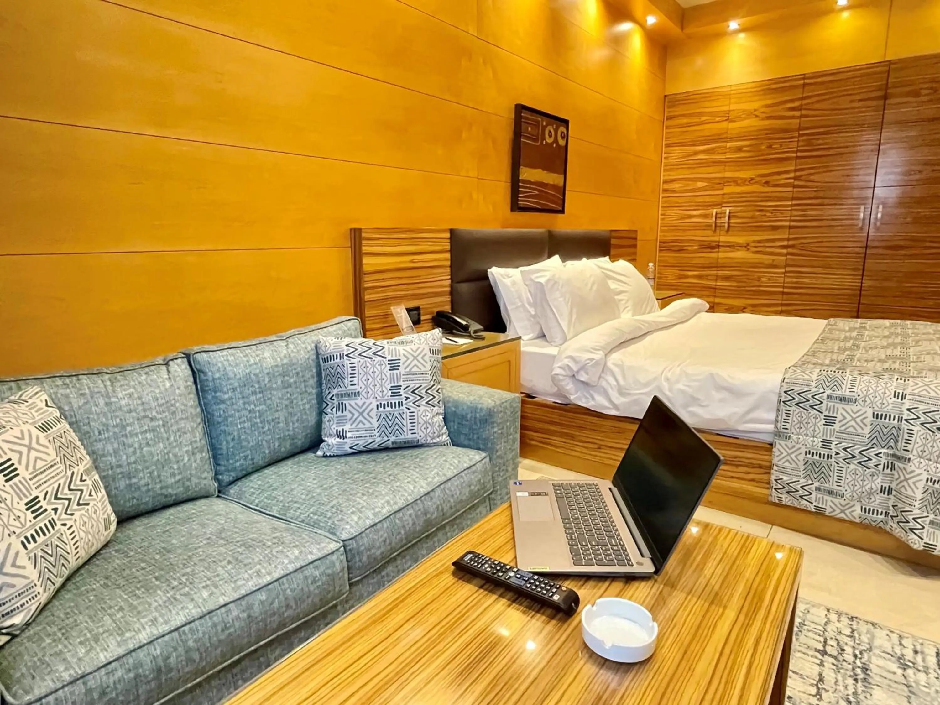 Business facilities in Imperial Suites Hotel