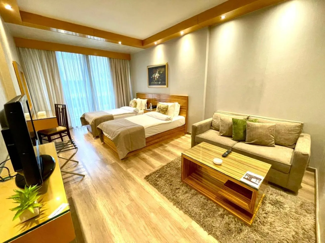 Bedroom, Bed in Imperial Suites Hotel