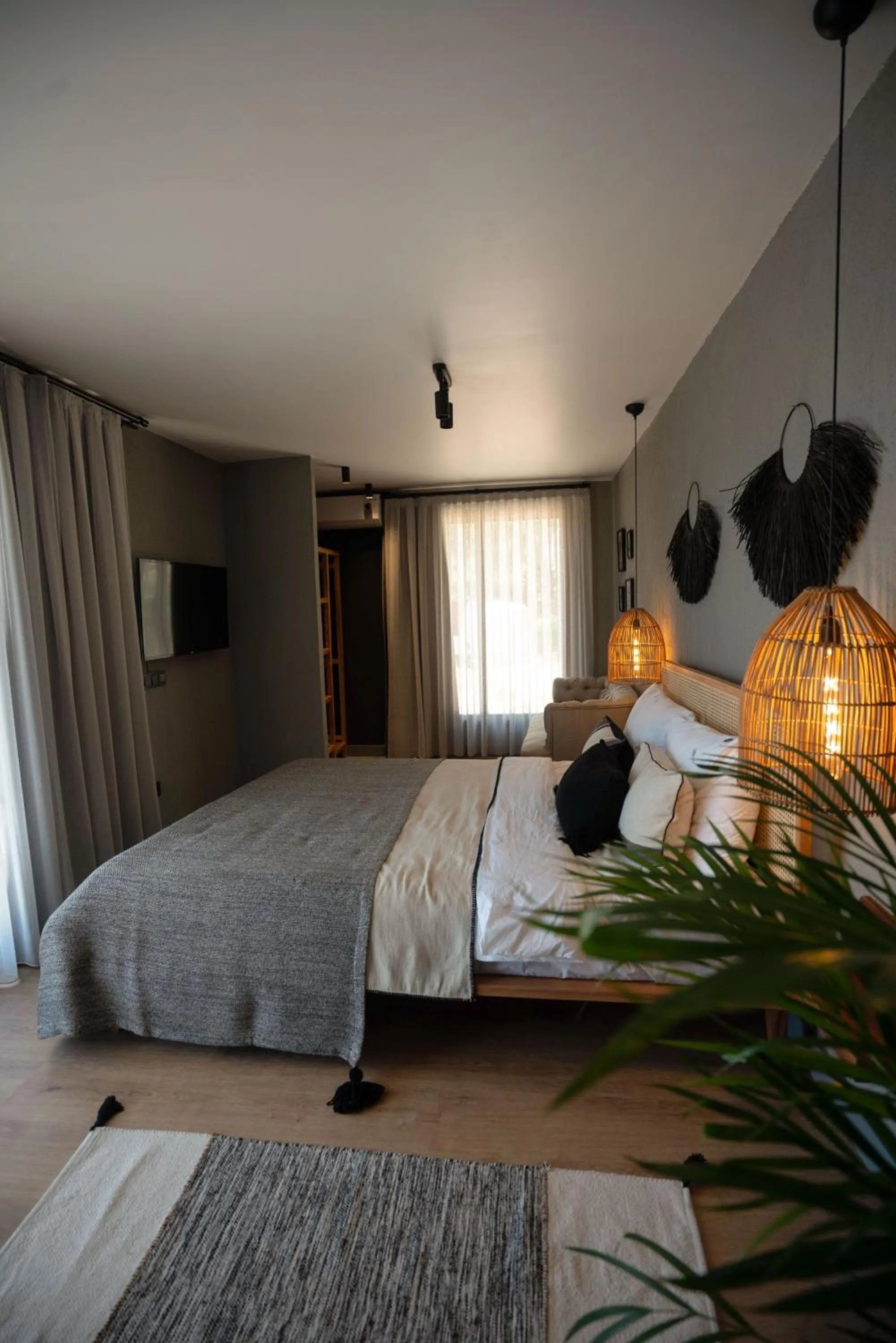 Photo of the whole room, Bed in Alp Suites Pinehill