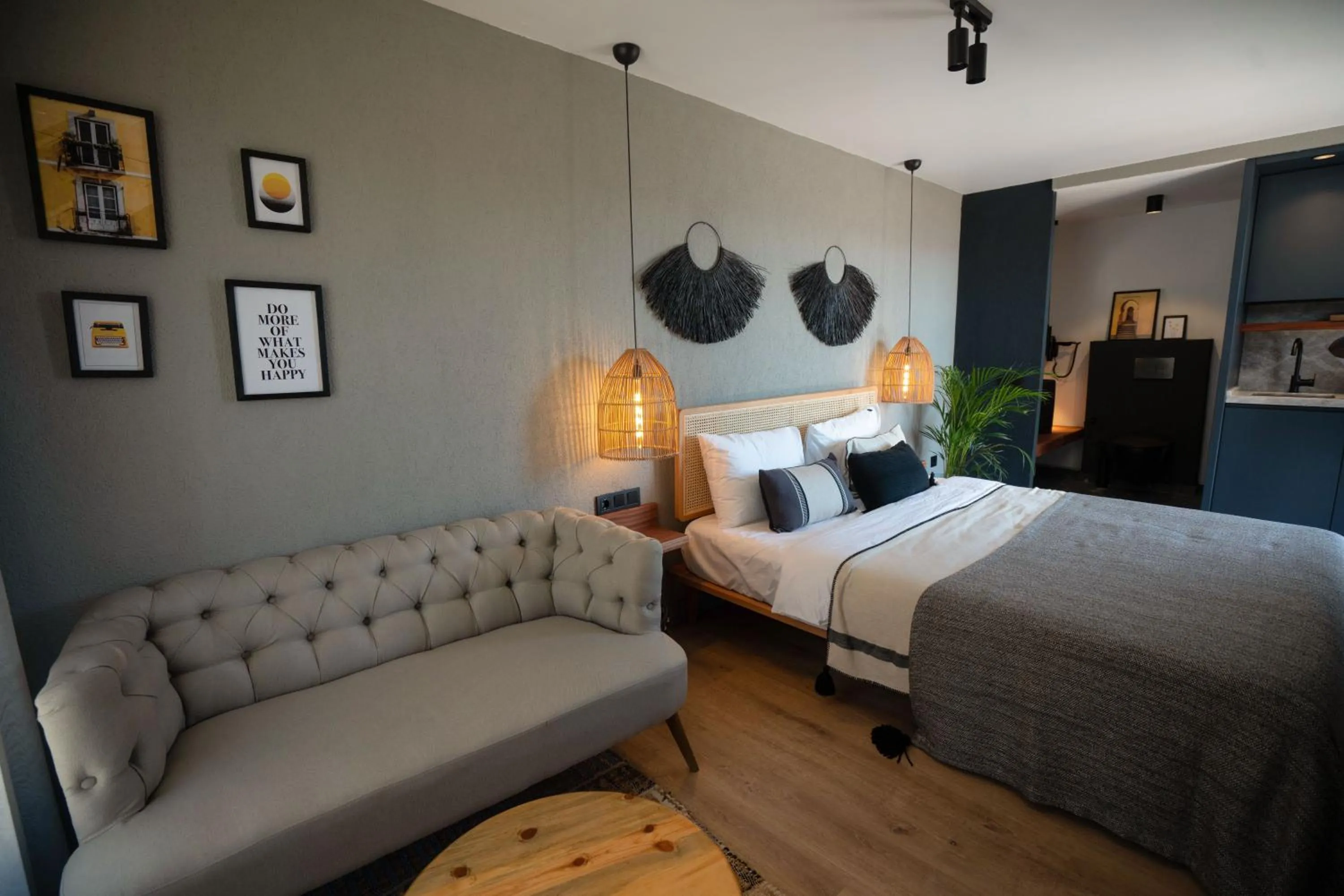 Photo of the whole room, Bed in Alp Suites Pinehill