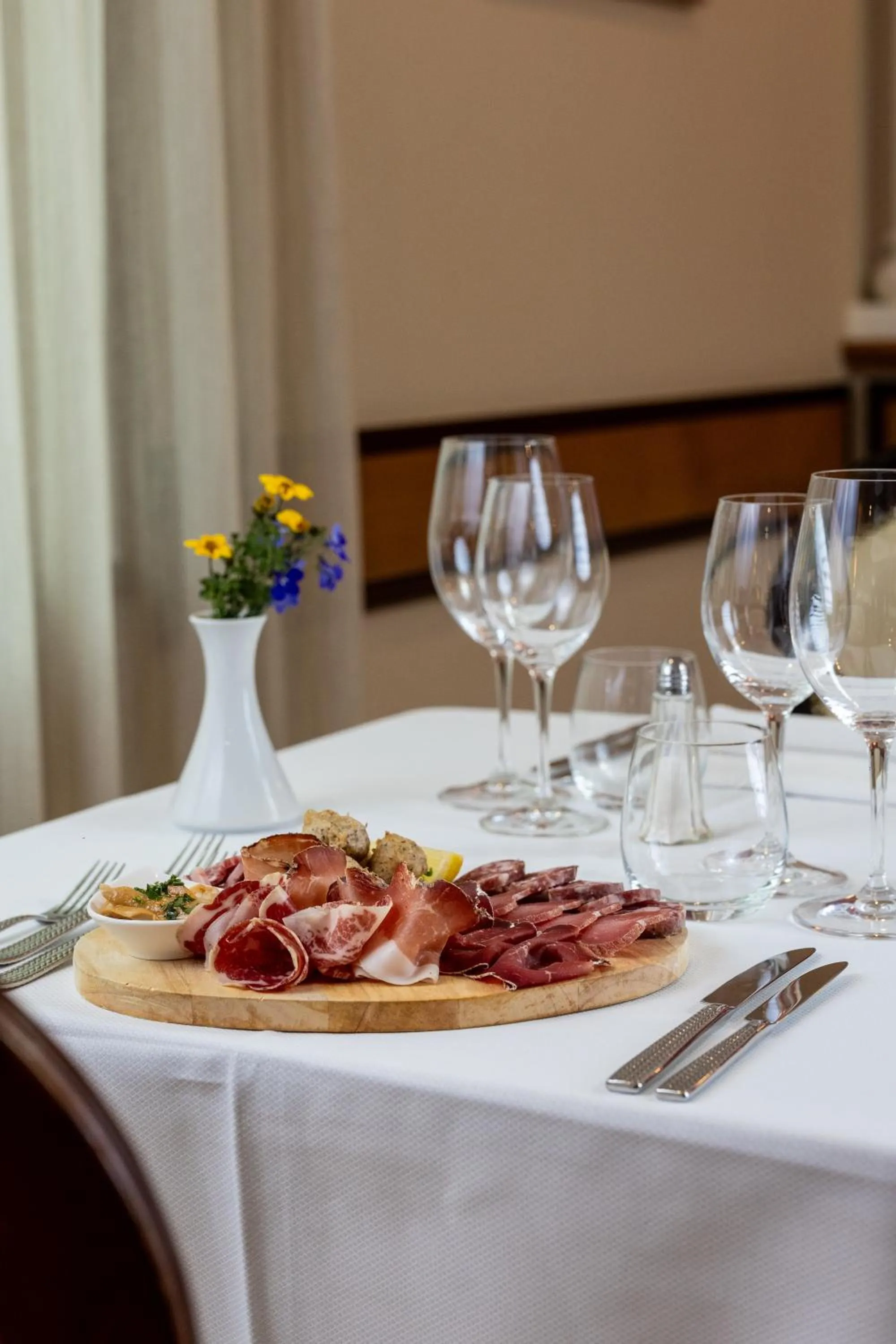 Restaurant/places to eat in Hotel St. Michael