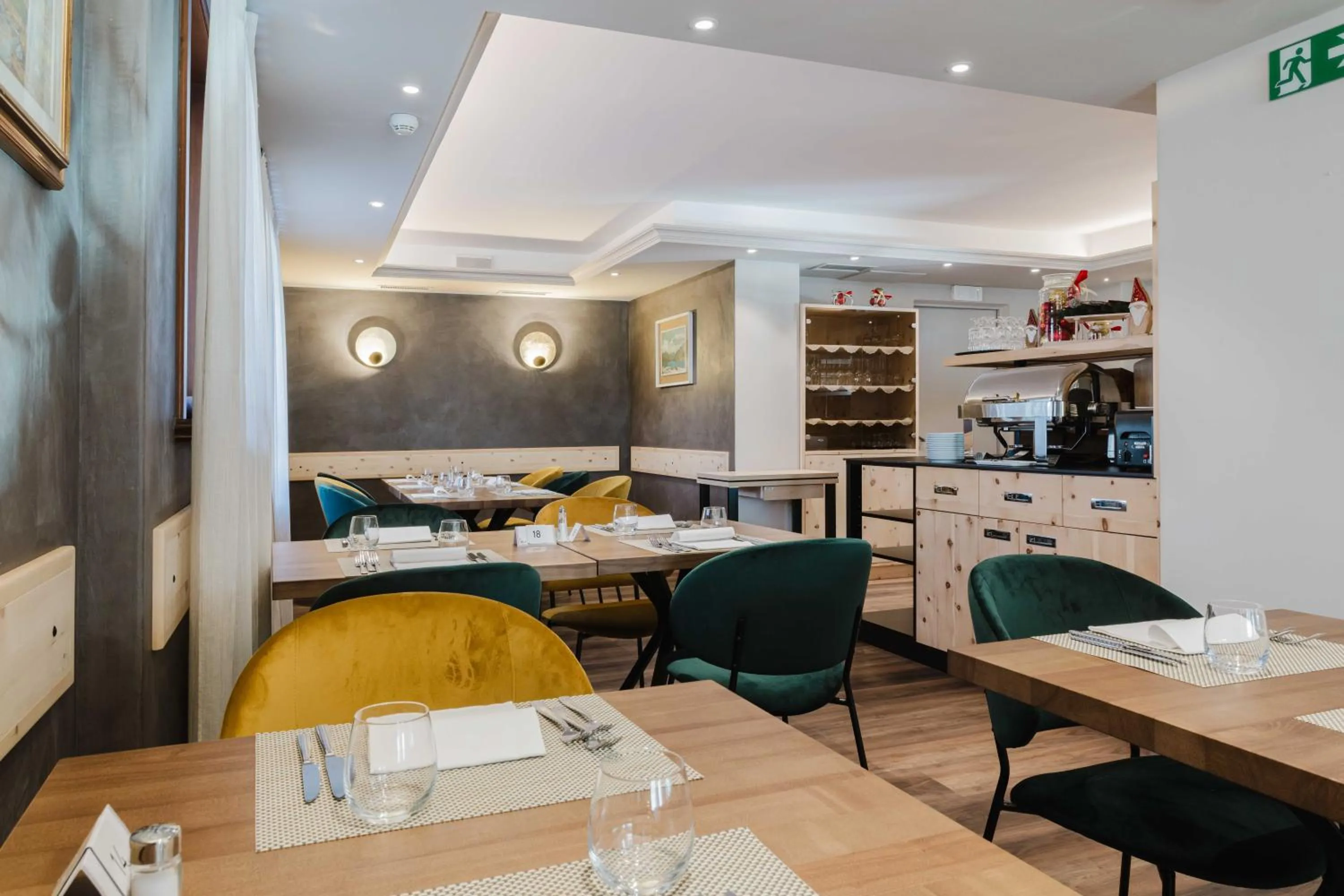 Restaurant/places to eat in Hotel St. Michael