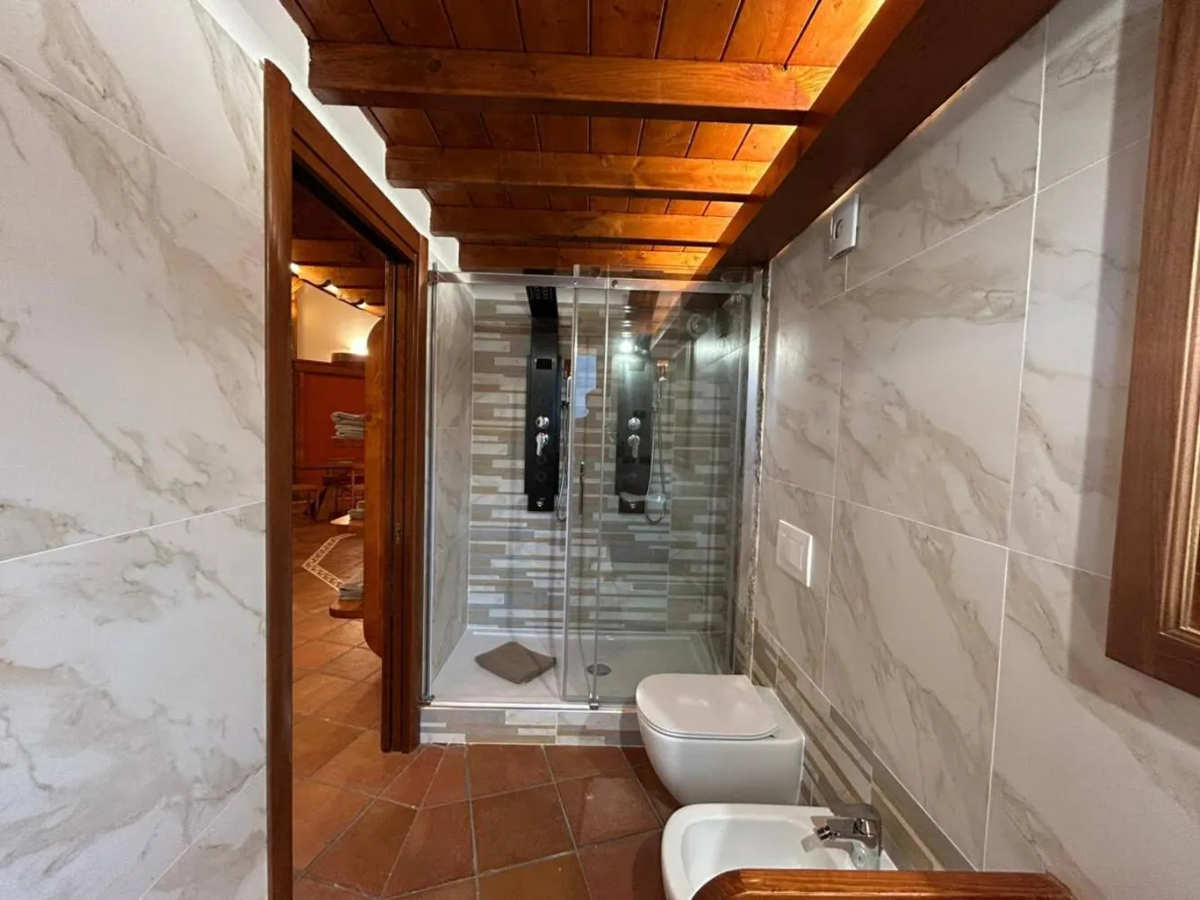 Shower in Resort San Pellegrino Terme