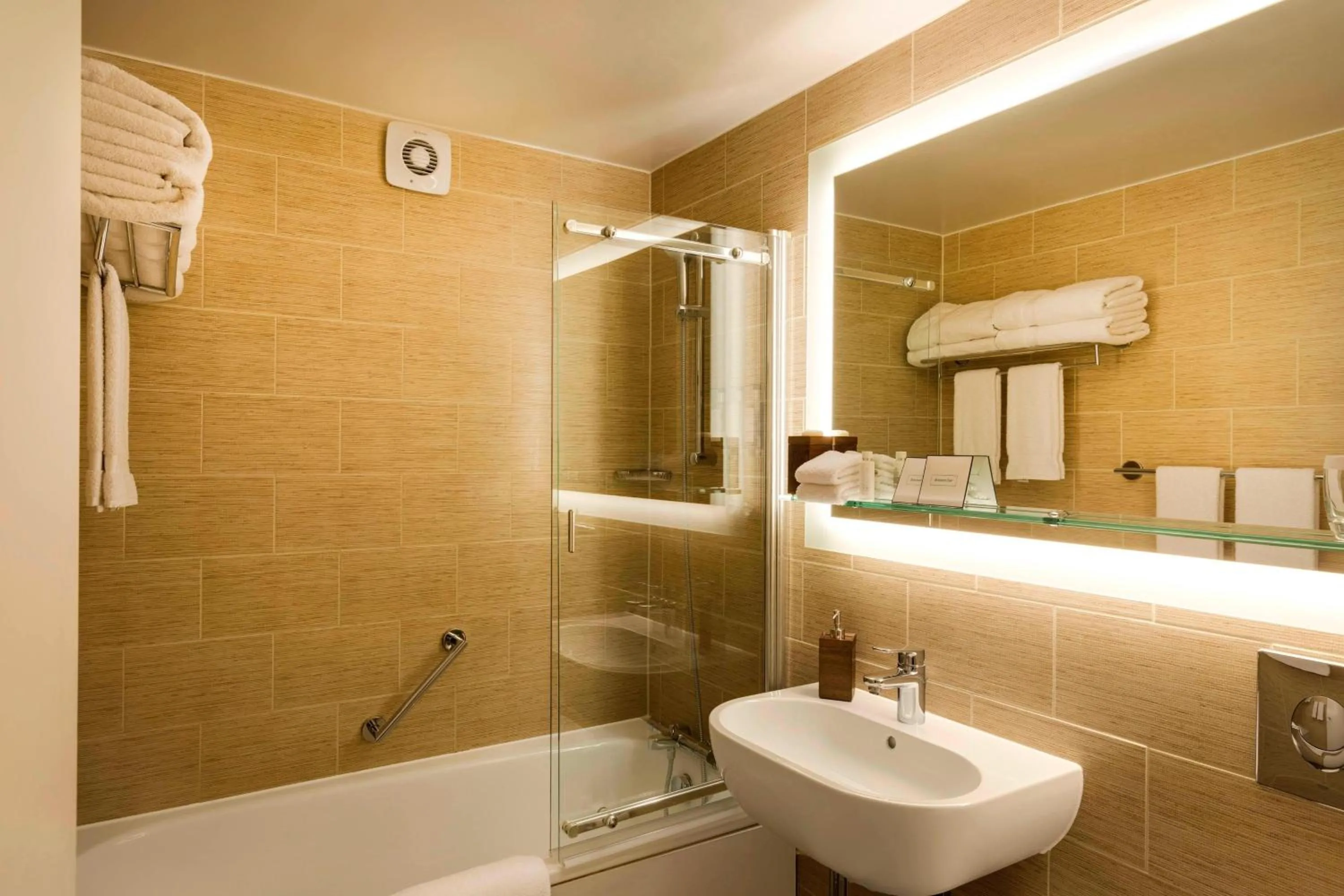 Bathroom in St. Ermin's Hotel, Autograph Collection