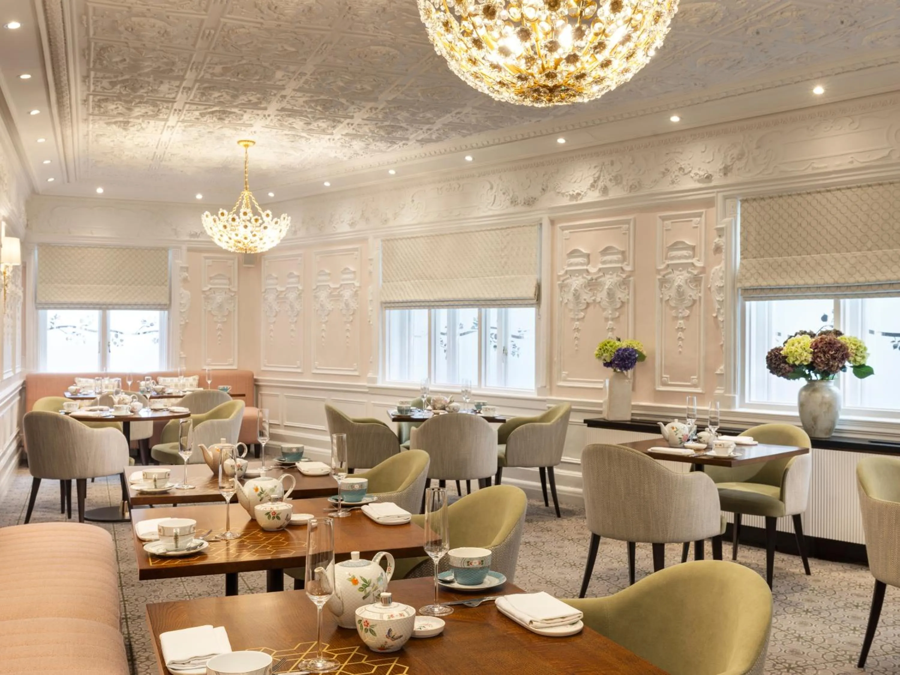 Restaurant/places to eat in St. Ermin's Hotel, Autograph Collection