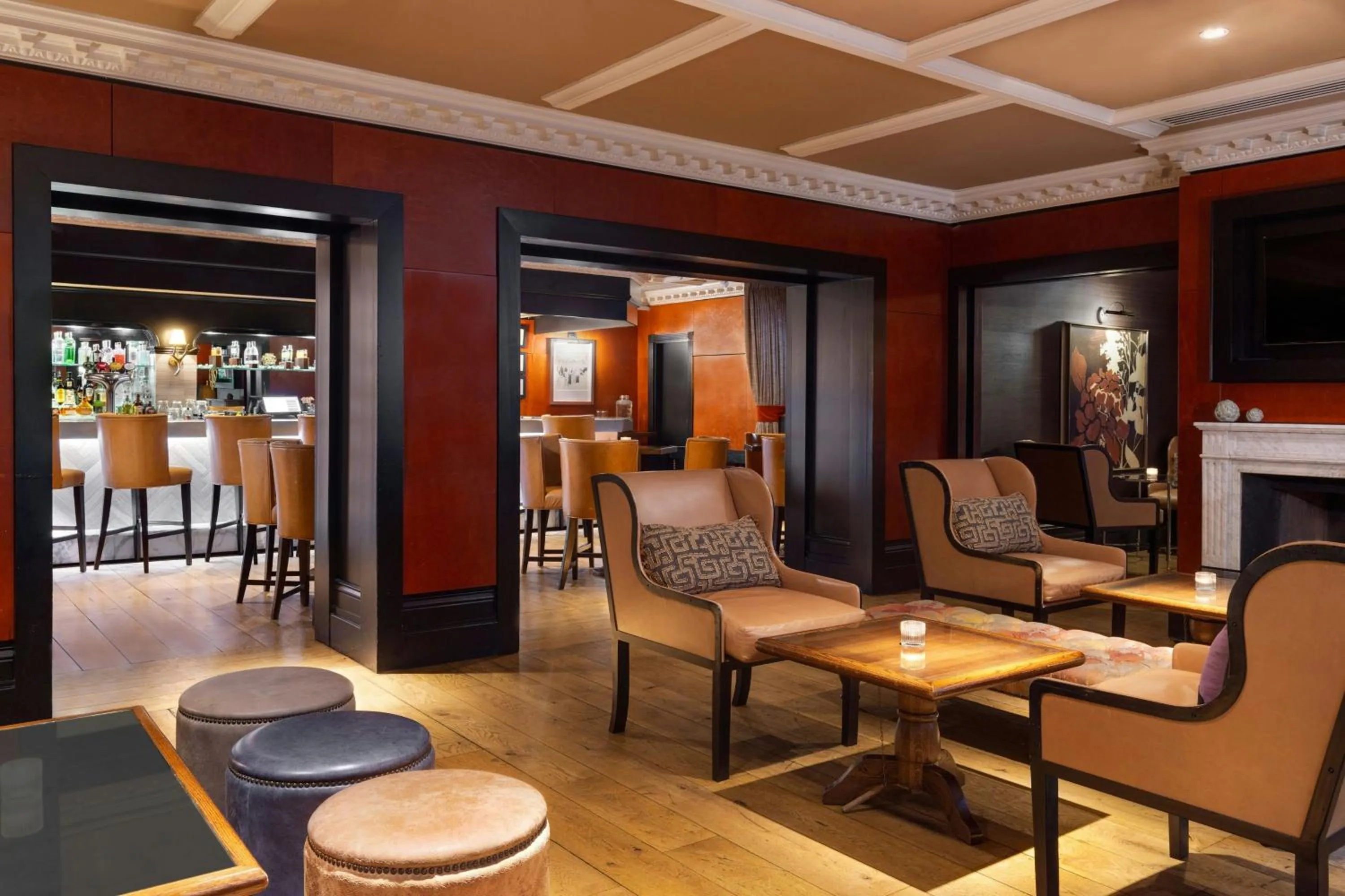Lounge or bar in St. Ermin's Hotel, Autograph Collection