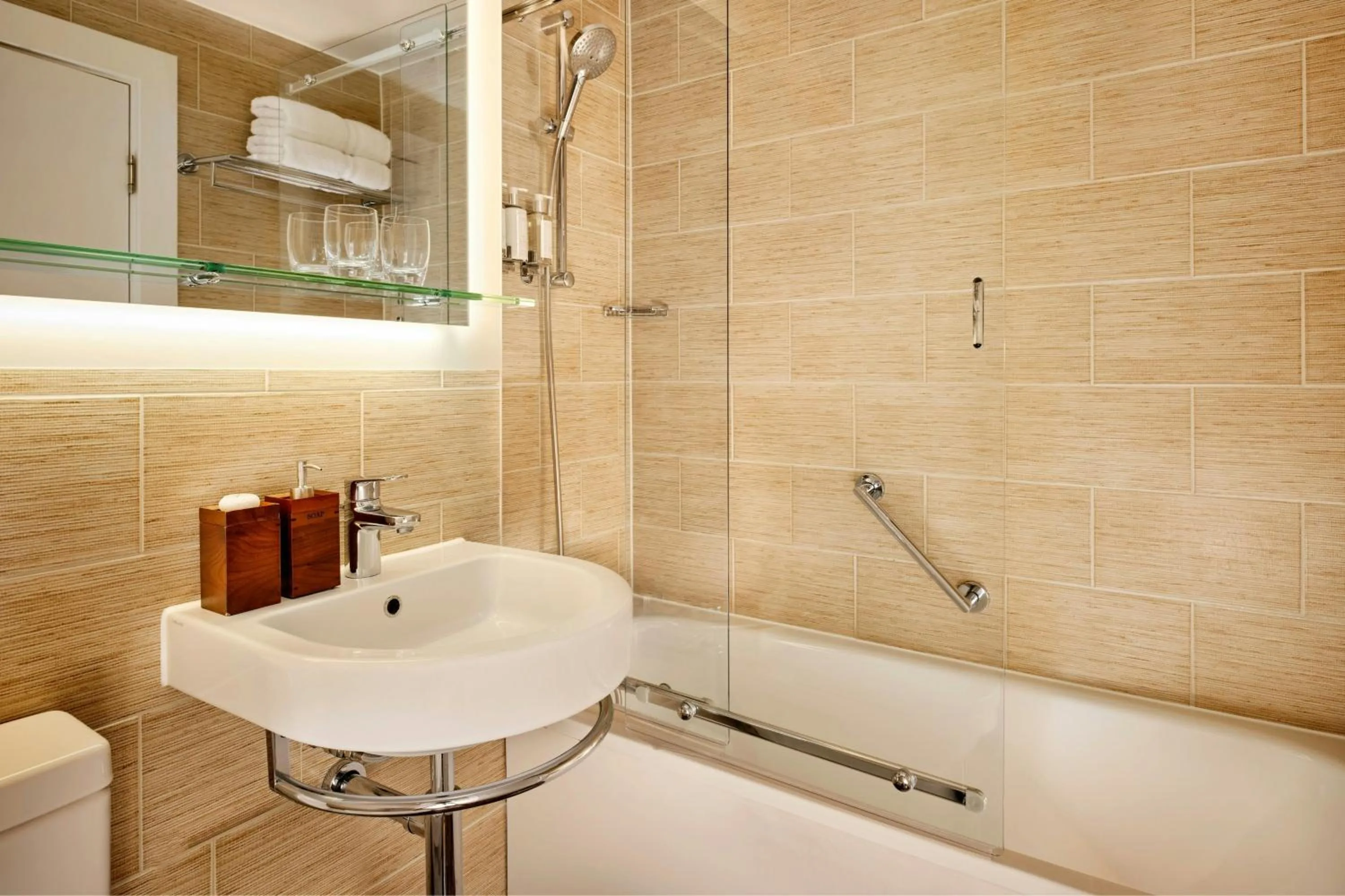 Bathroom in St. Ermin's Hotel, Autograph Collection