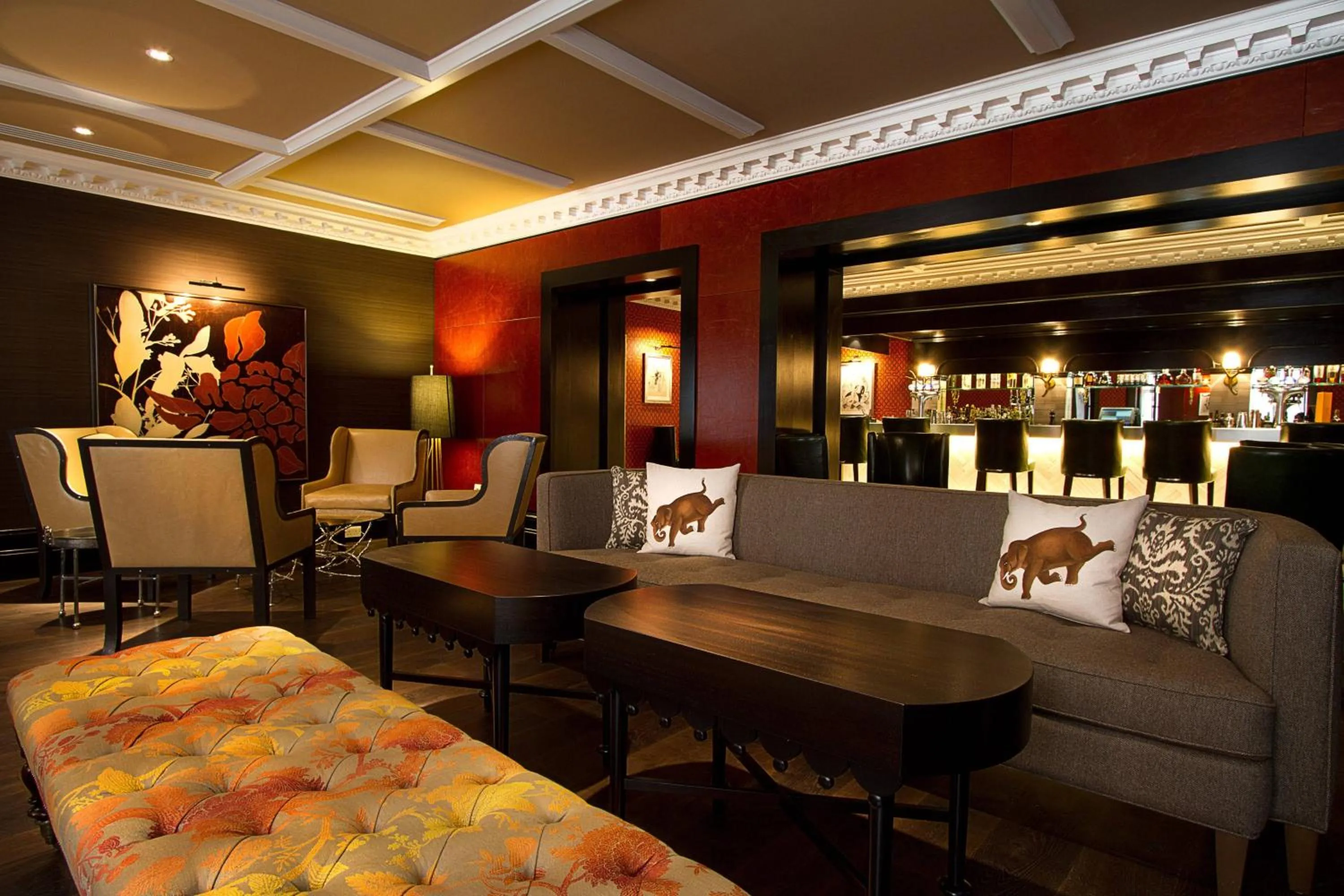 Lounge or bar in St. Ermin's Hotel, Autograph Collection