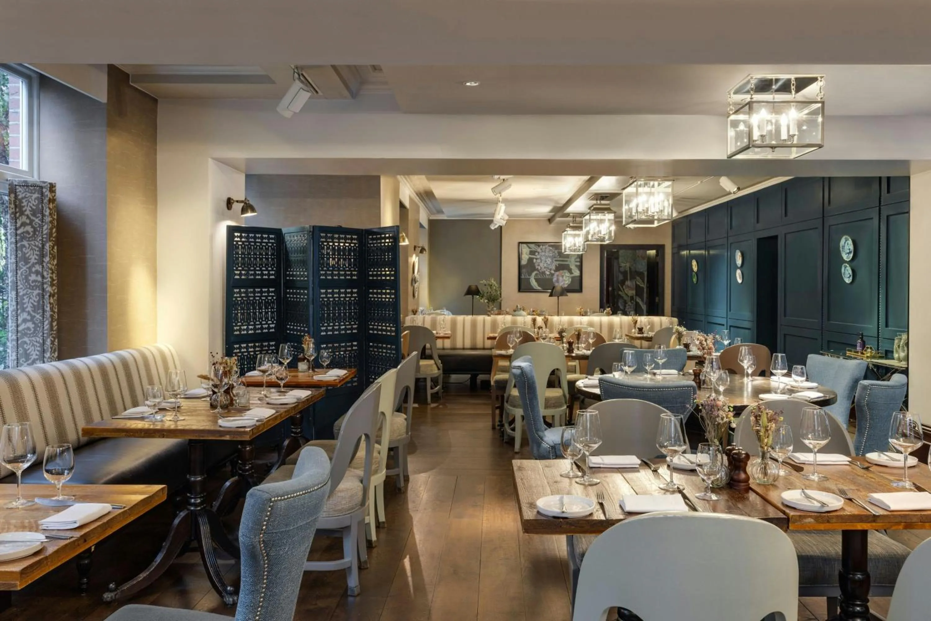 Restaurant/places to eat in St. Ermin's Hotel, Autograph Collection