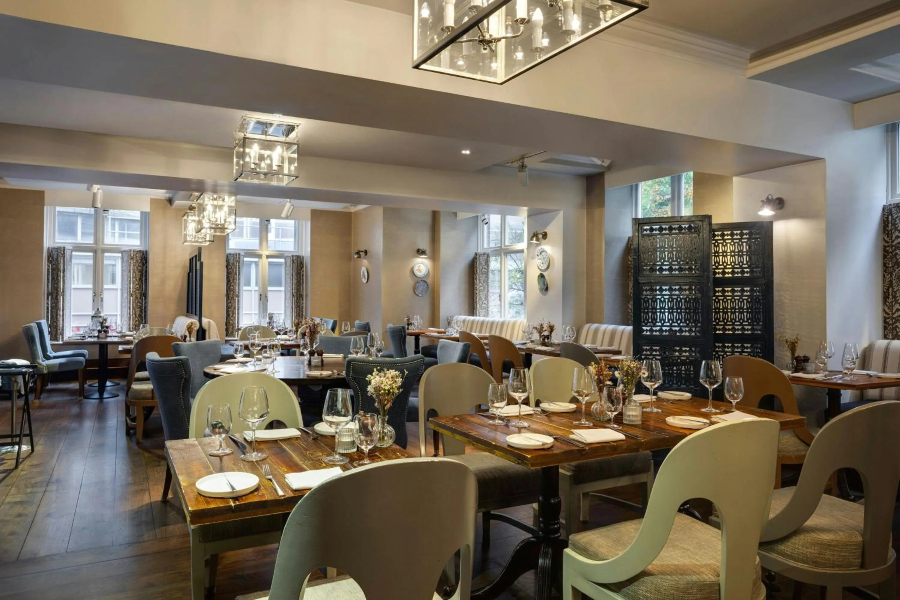 Restaurant/places to eat in St. Ermin's Hotel, Autograph Collection