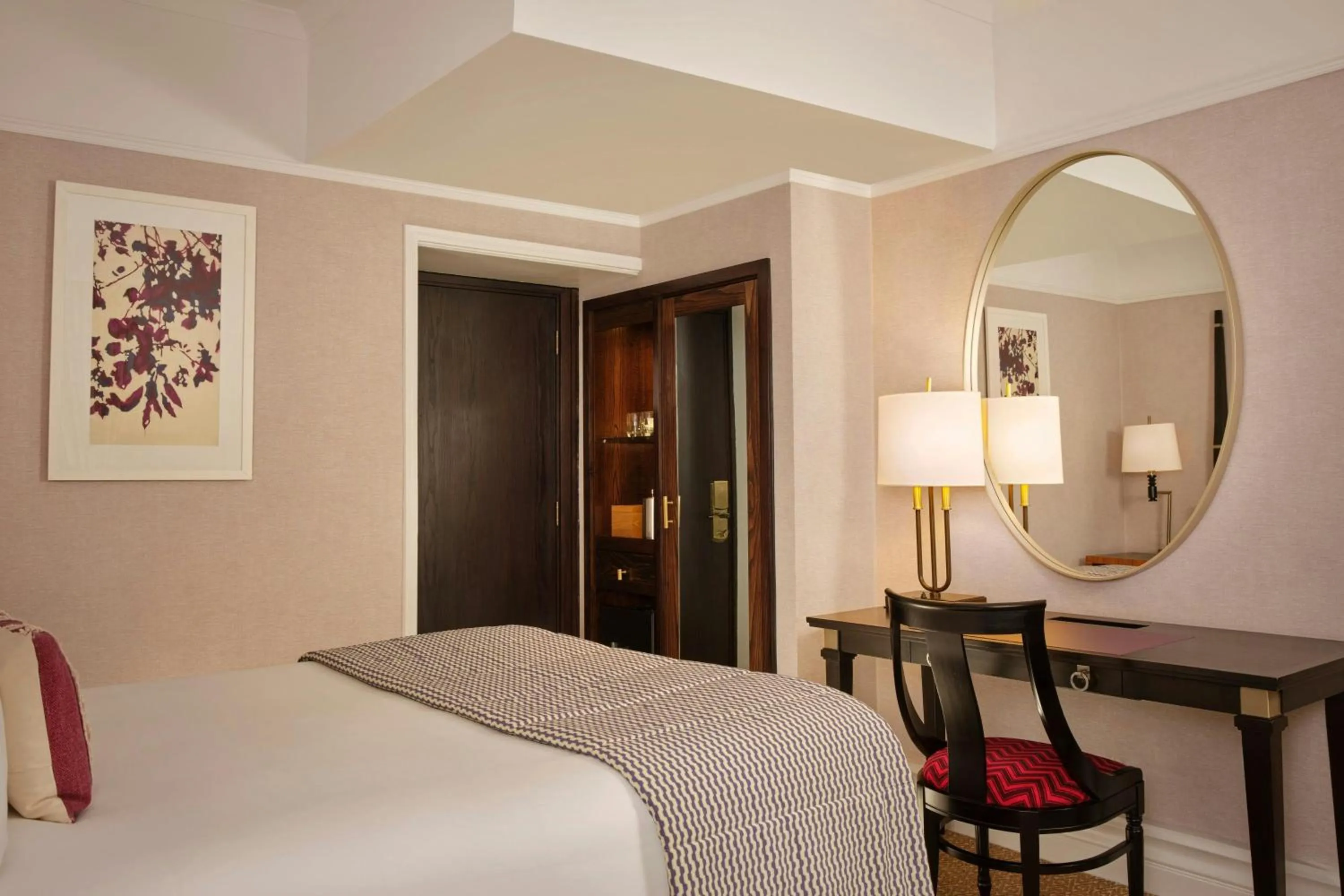 Photo of the whole room, Bed in St. Ermin's Hotel, Autograph Collection