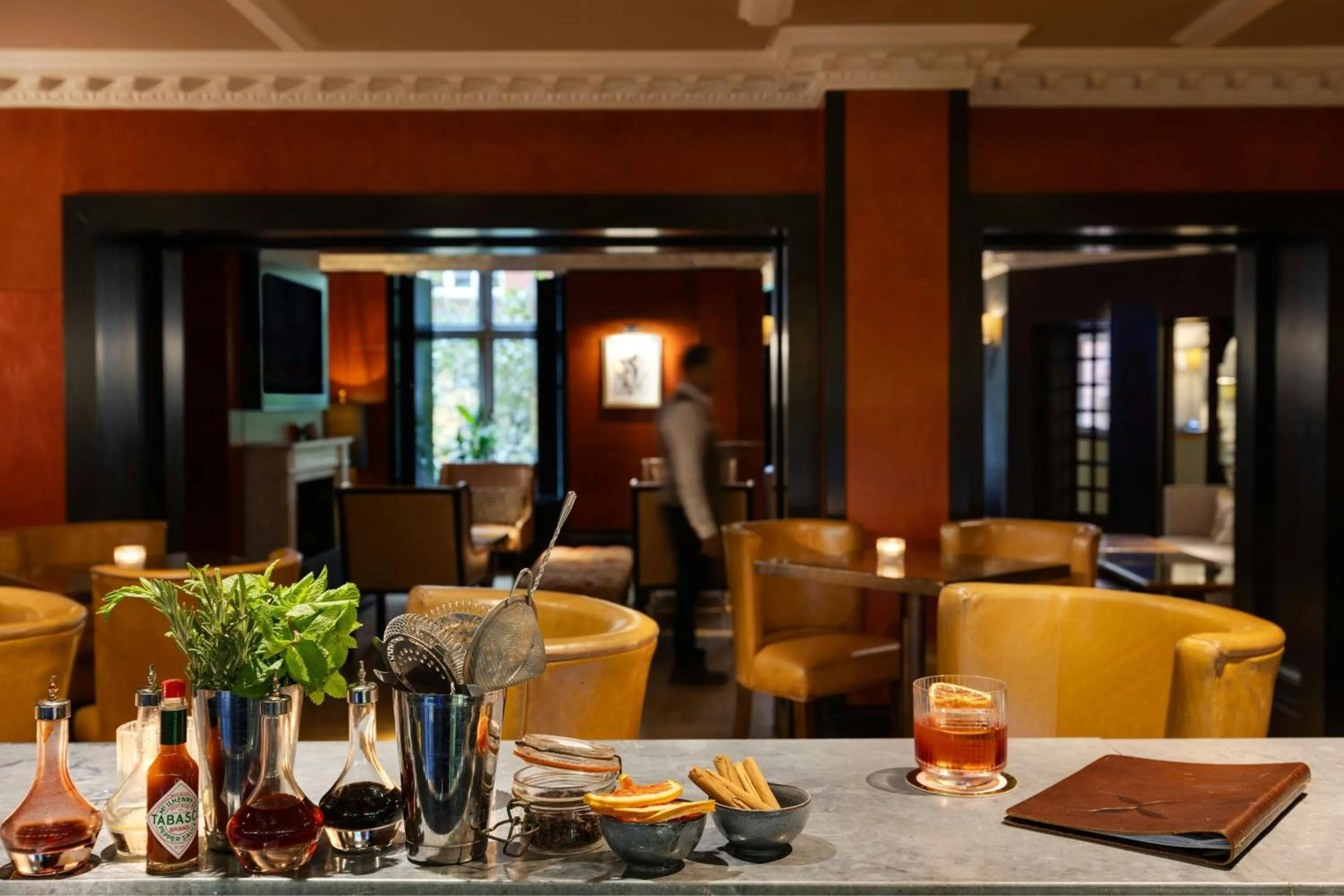 Lounge or bar in St. Ermin's Hotel, Autograph Collection