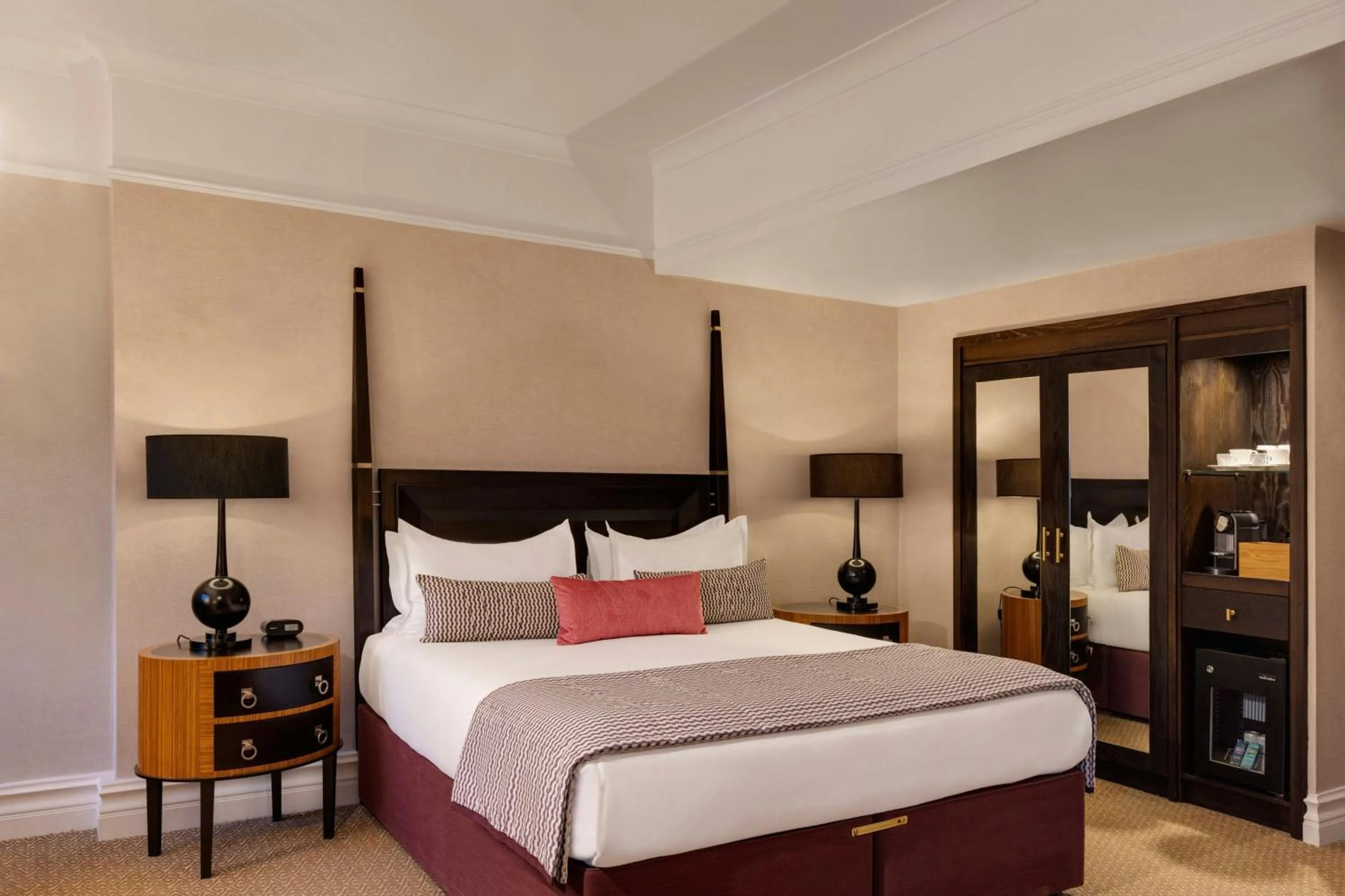 Photo of the whole room, Bed in St. Ermin's Hotel, Autograph Collection