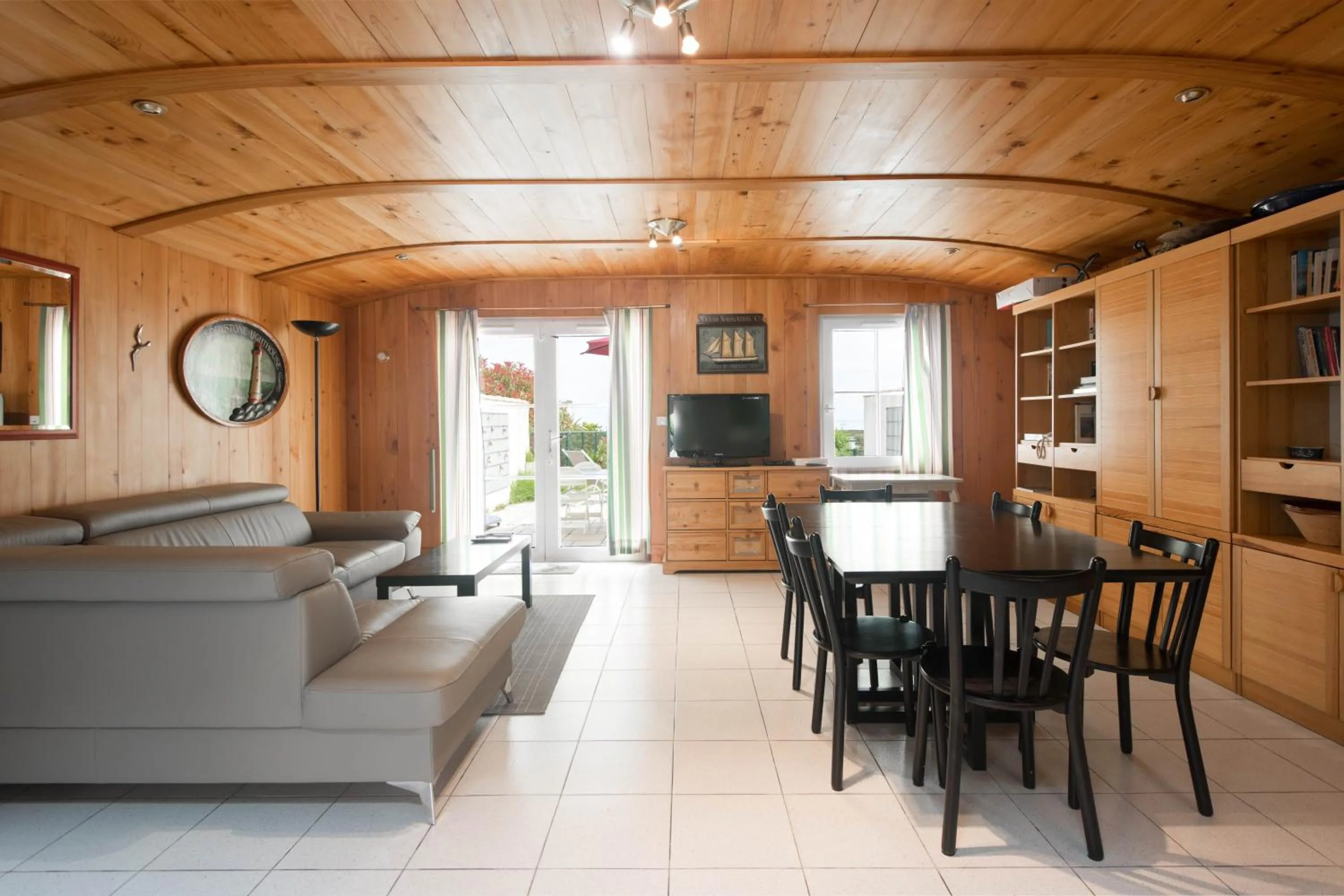 Communal lounge/ TV room in Maison Trémiere