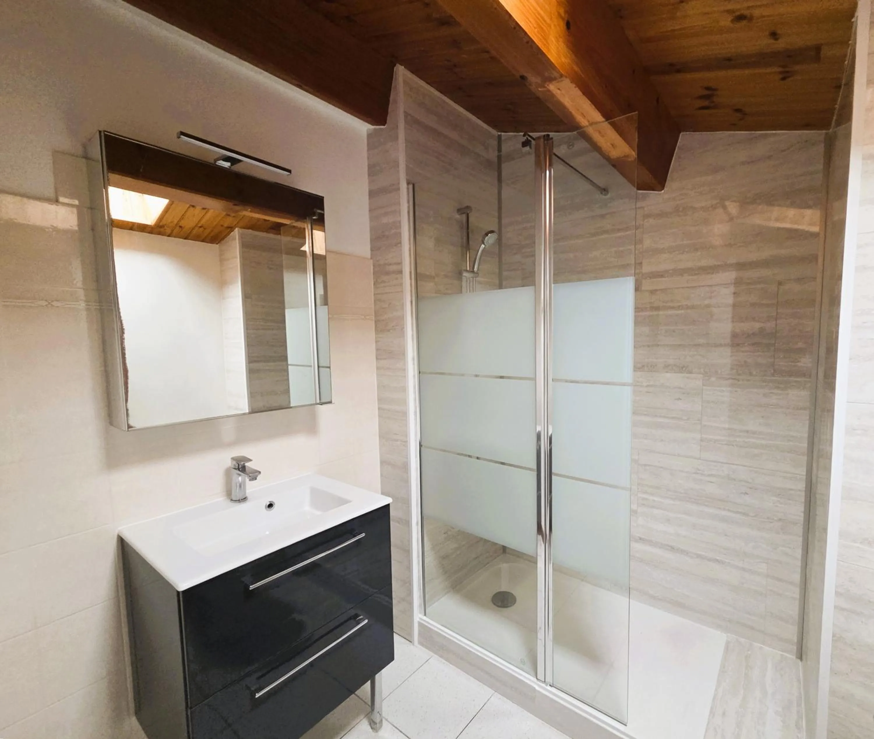 Shower in Maison Trémiere