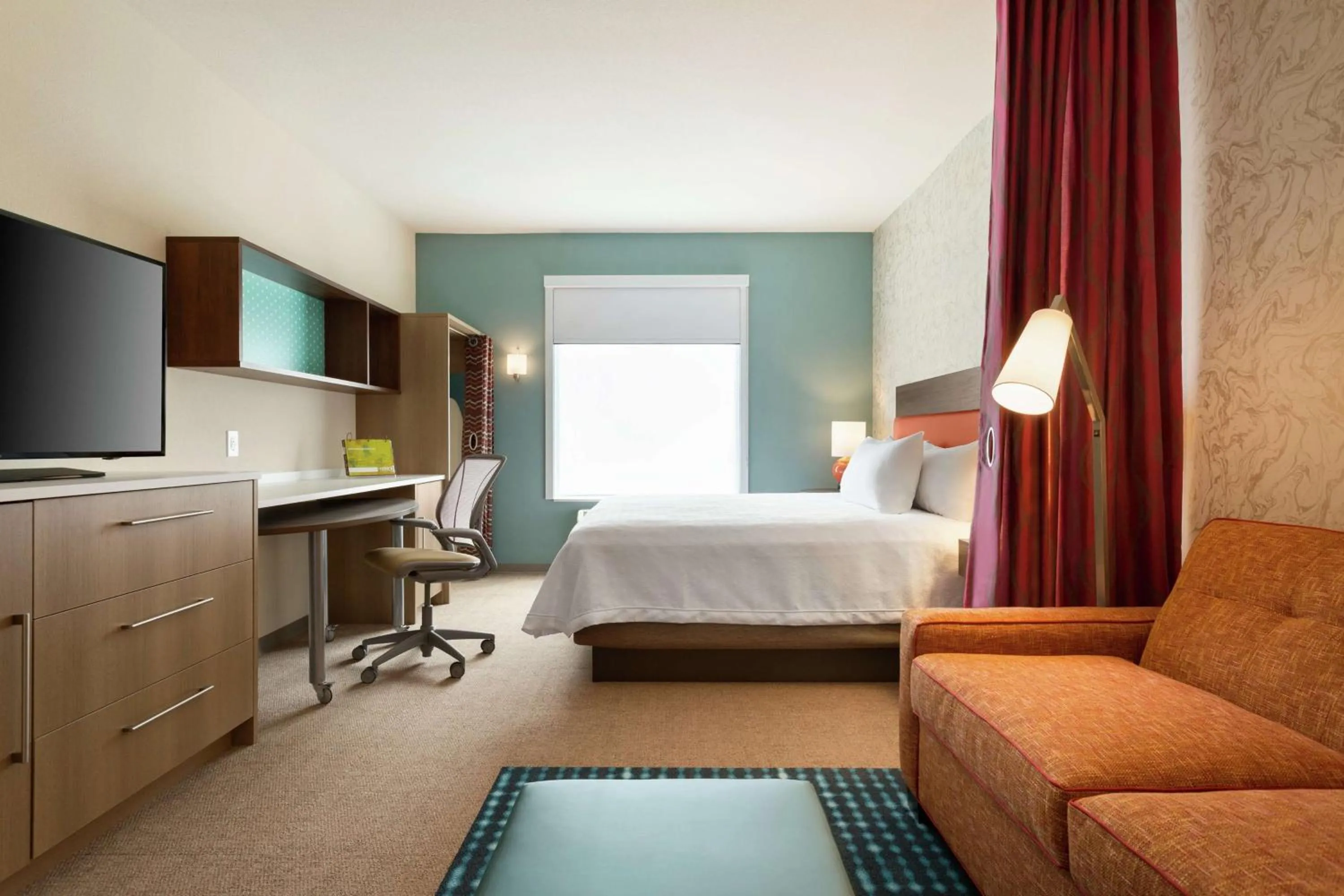 Bedroom, Bed in Home2 Suites By Hilton Frederick