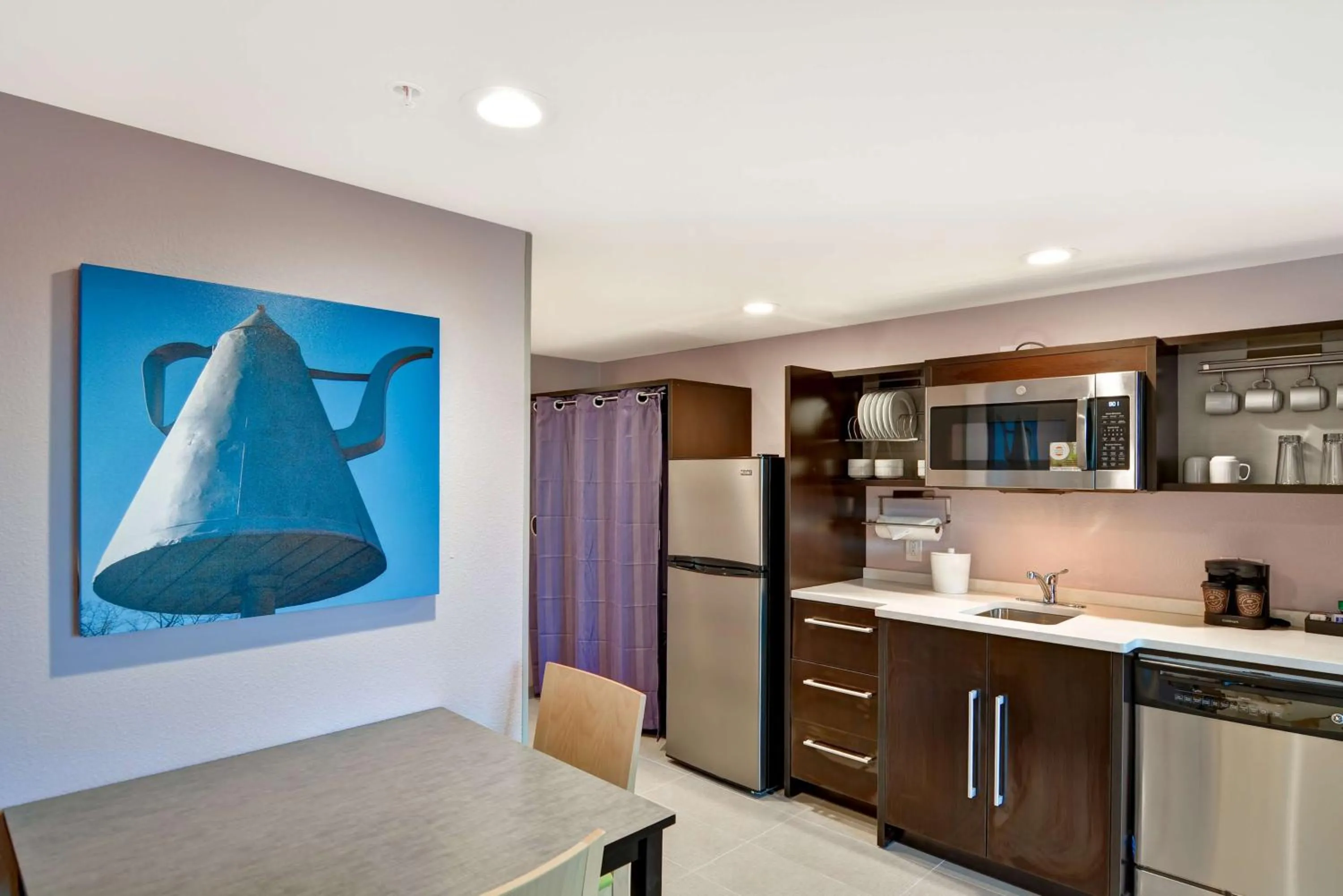 Kitchen or kitchenette in Home2 Suites By Hilton Winston-Salem Hanes Mall