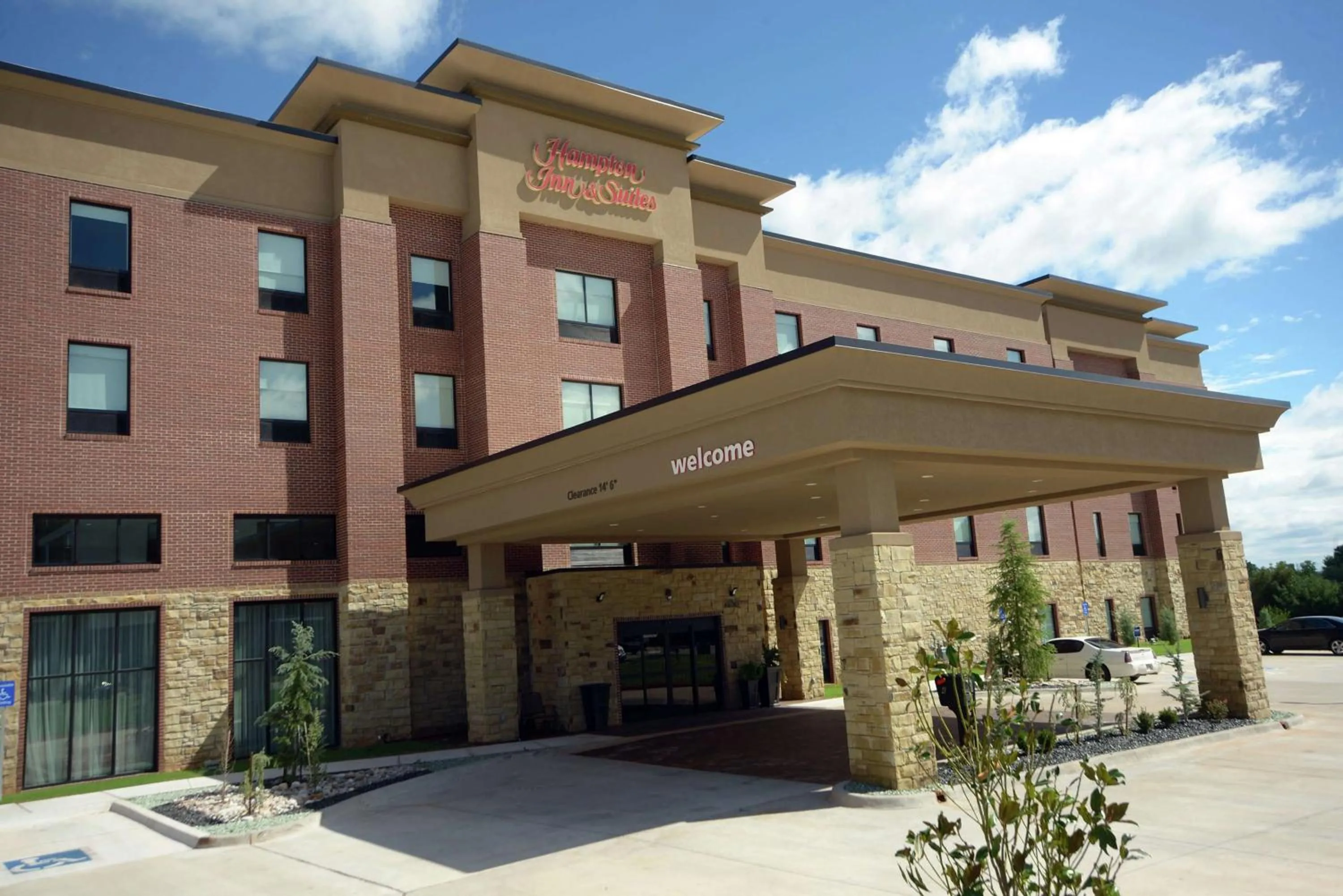 Property building in Hampton Inn & Suites Oklahoma City/Quail Springs