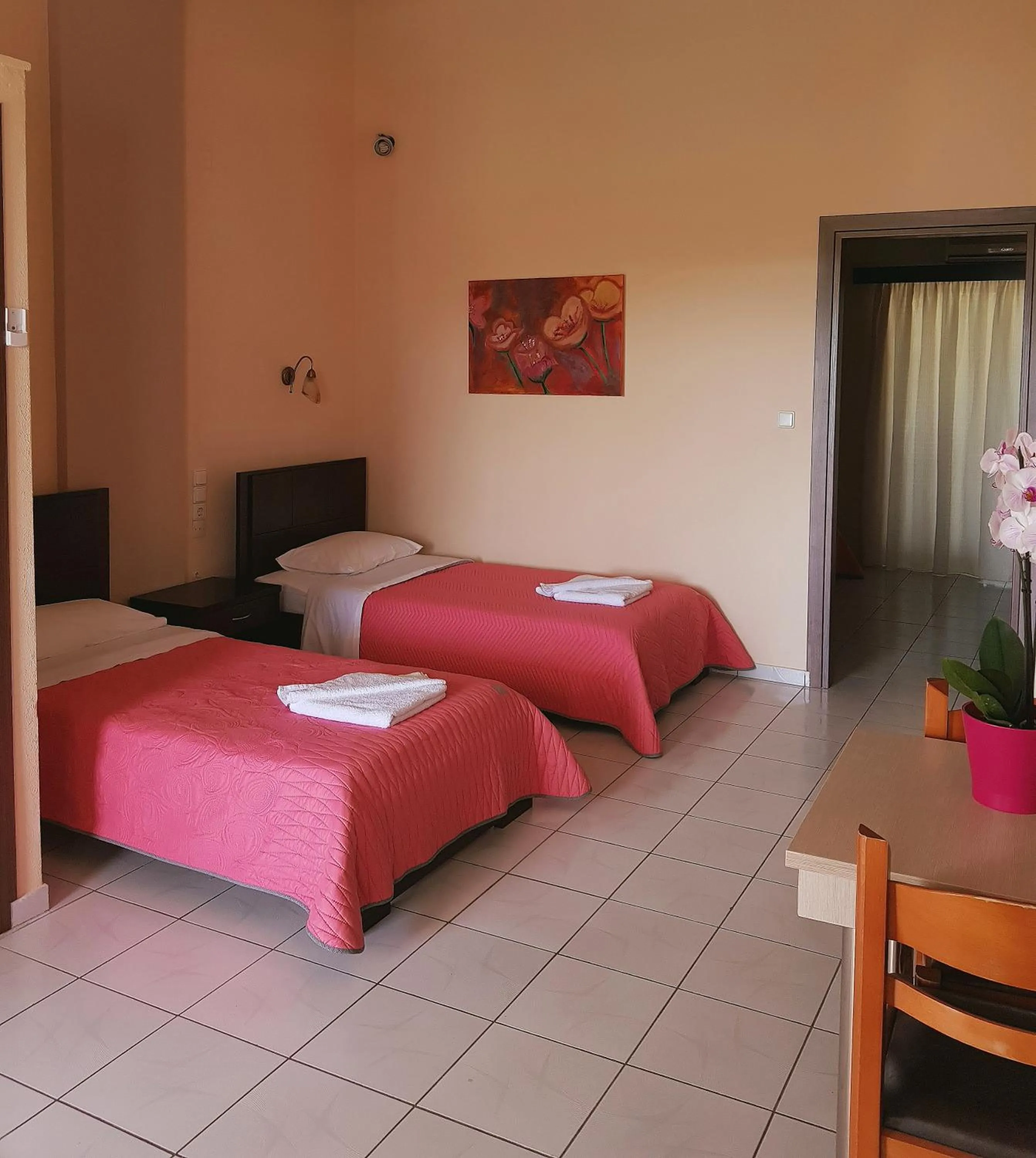 Bed in Hotel Kalamitsi Apartments