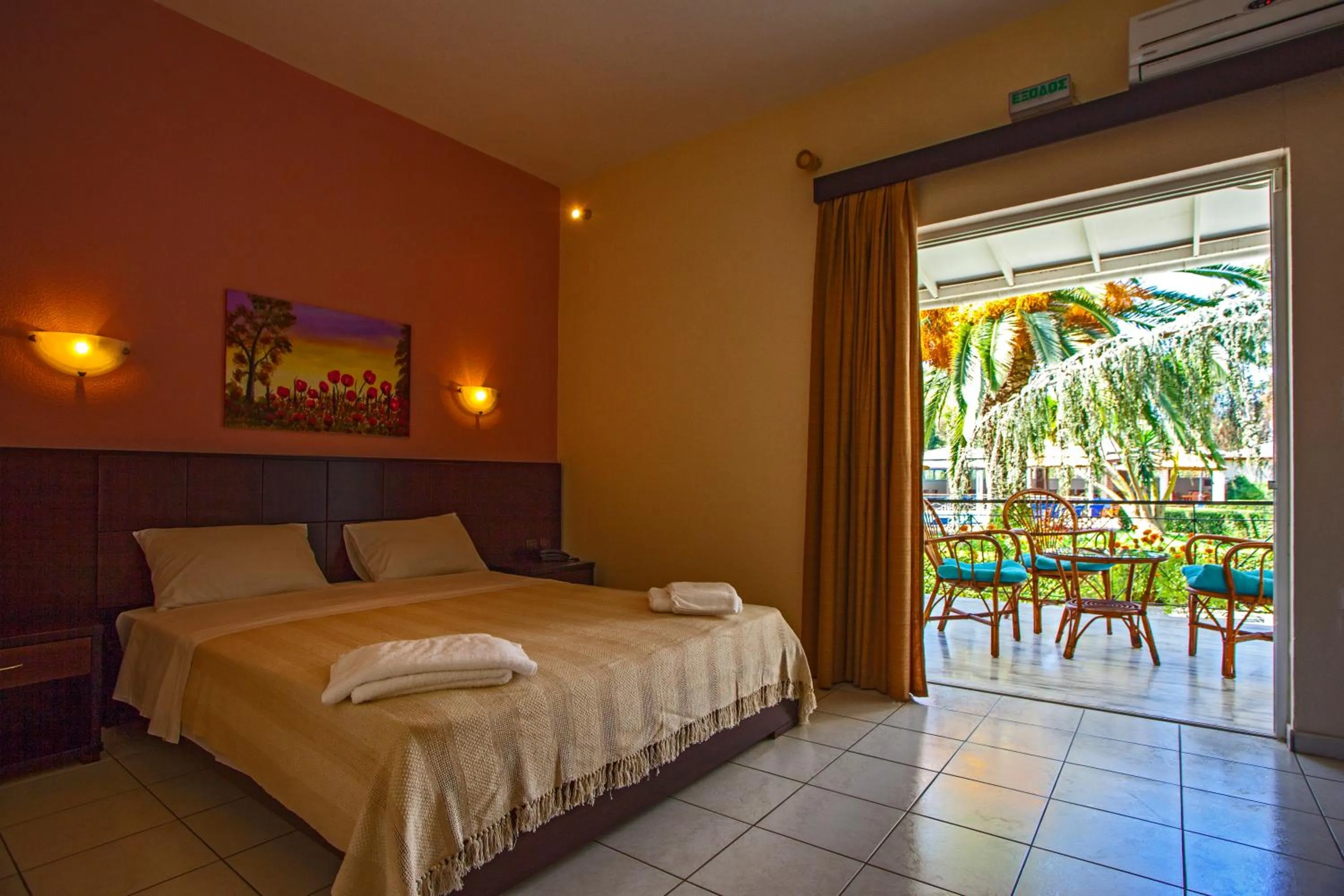 Bed in Hotel Kalamitsi Apartments