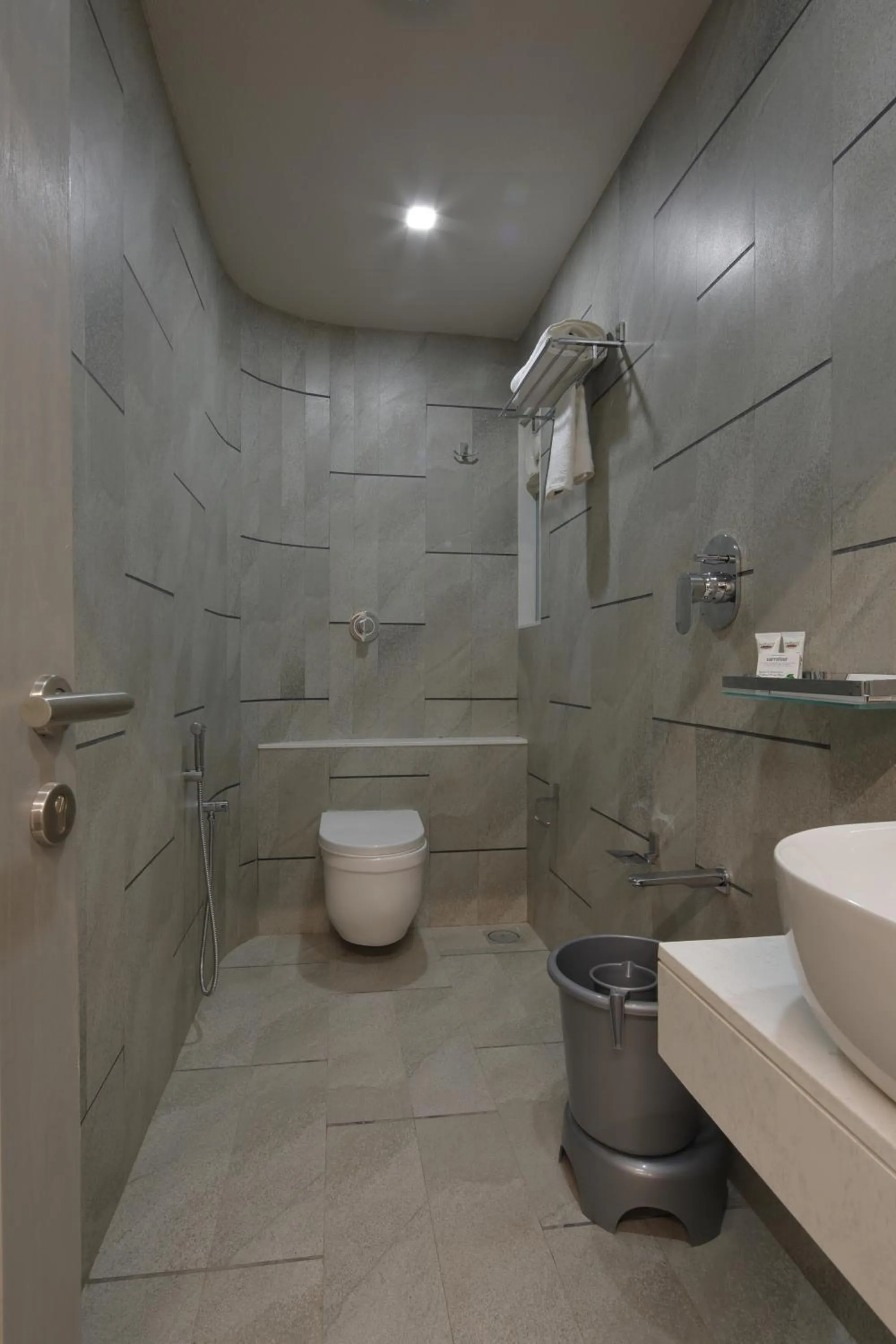 Shower in Hotel Carrefour