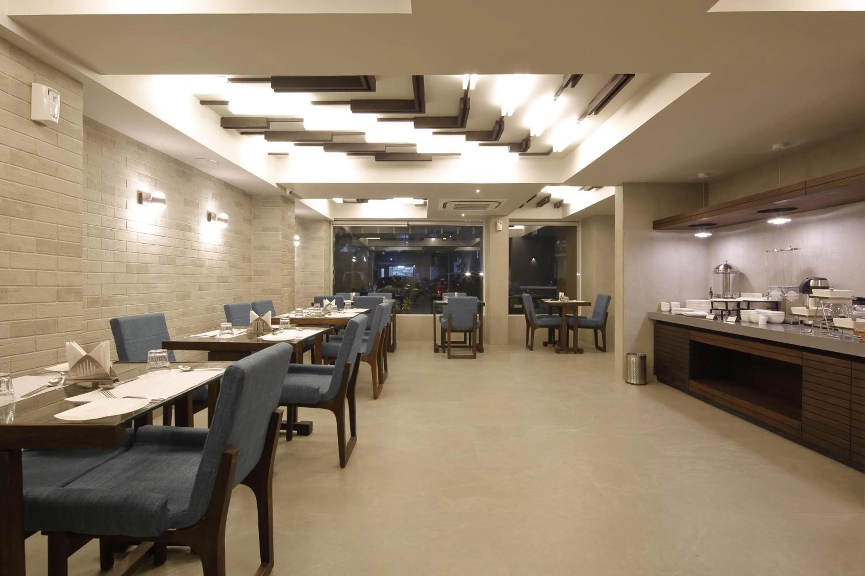 Dining area in Hotel Carrefour