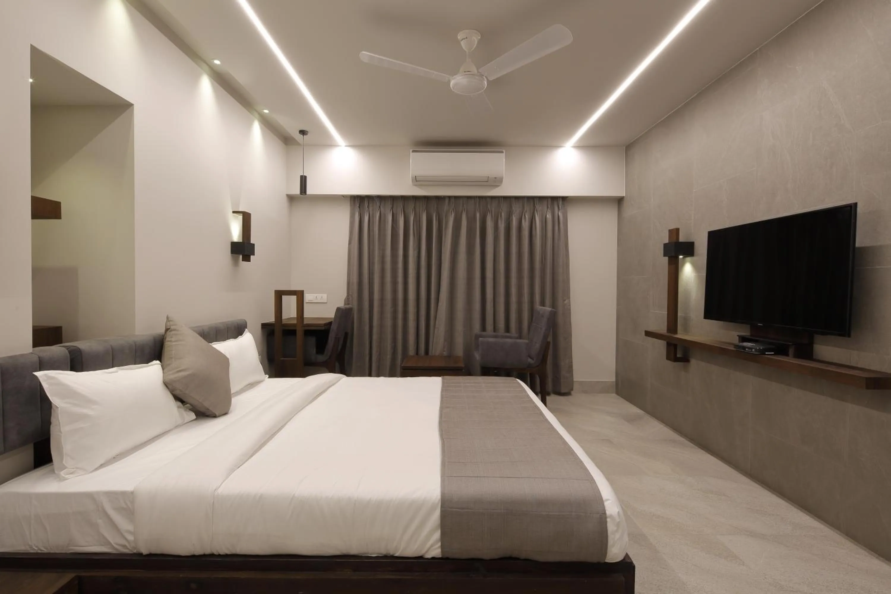 Communal lounge/ TV room in Hotel Carrefour